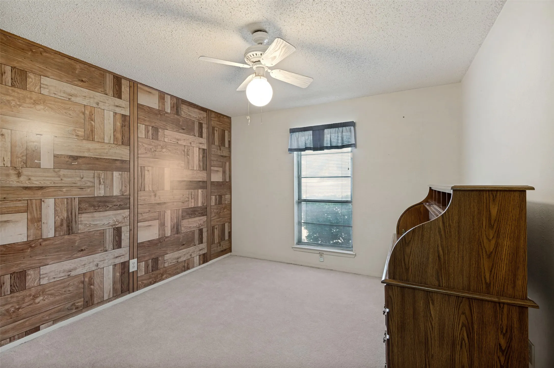 Single Family Residence For Sale in Tarrant County , 7805 Marlborough Drive W, Fort Worth, Texas 76134, 3 Bedroom, 2 Bathroom, 2 Garage spaces, 1,757 Sqft, built in 1972, mls#21354914, Real Estate Agent in Fort Worth, Homes For Sale in Tarrant county, Homes For Sale in Fort Worth, Realtor in Fort Worth Texas, Real Estate Brokerage Independent Realty Texas, Luminita Cordes Realtor
