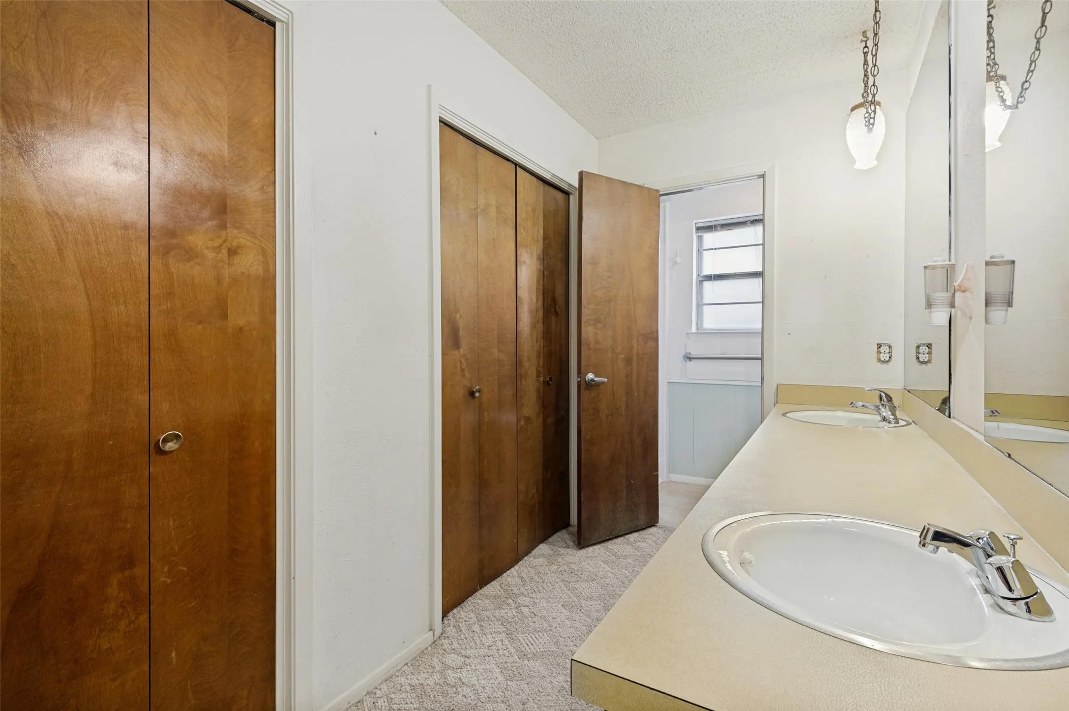 Single Family Residence For Sale in Tarrant County , 7805 Marlborough Drive W, Fort Worth, Texas 76134, 3 Bedroom, 2 Bathroom, 2 Garage spaces, 1,757 Sqft, built in 1972, mls#21354914, Real Estate Agent in Fort Worth, Homes For Sale in Tarrant county, Homes For Sale in Fort Worth, Realtor in Fort Worth Texas, Real Estate Brokerage Independent Realty Texas, Luminita Cordes Realtor