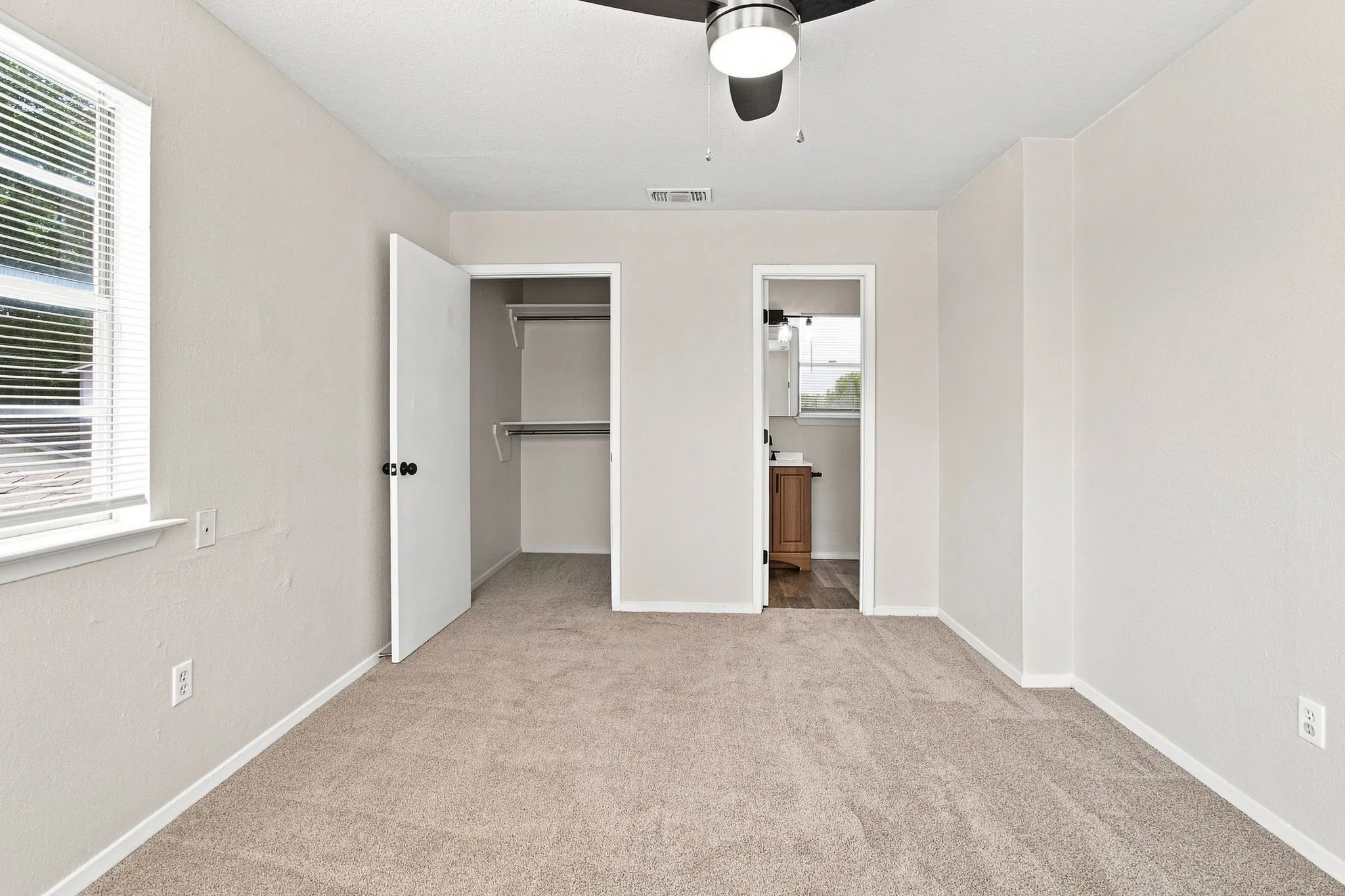 Single Family Residence For Rent in Tarrant County , 1833 Pelican Drive N, Pelican Bay, Texas 76020, 2 Bedroom, 2 Bathroom, 1 Garage spaces, 903 Sqft, built in 1984, mls#21354233, Real Estate Agent in Pelican Bay, Homes For Rent in Tarrant county, Homes For Rent in Pelican Bay, Realtor in Pelican Bay Texas, Real Estate Brokerage Independent Realty Texas, Luminita Cordes Realtor