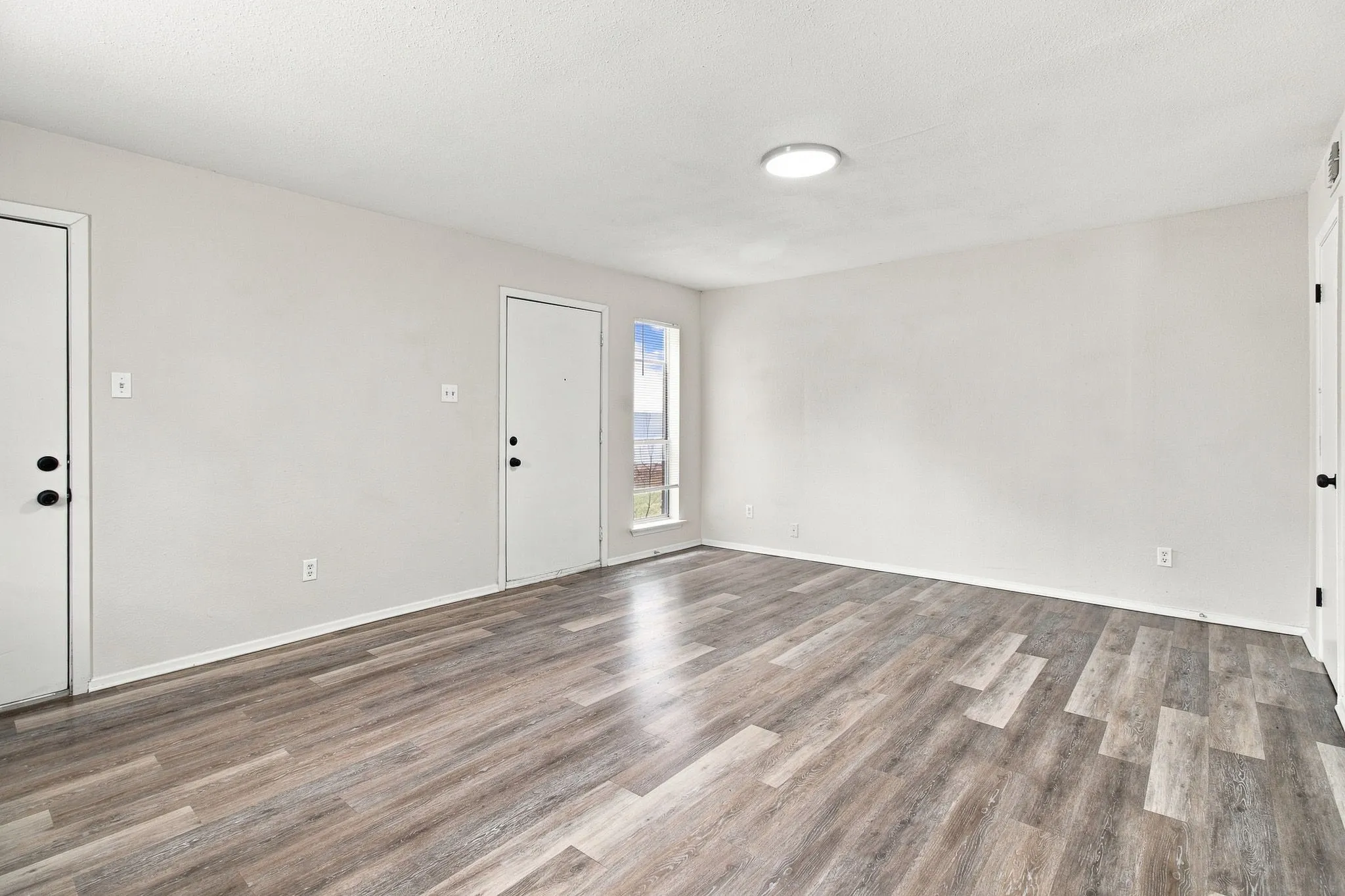 Single Family Residence For Rent in Tarrant County , 1833 Pelican Drive N, Pelican Bay, Texas 76020, 2 Bedroom, 2 Bathroom, 1 Garage spaces, 903 Sqft, built in 1984, mls#21354233, Real Estate Agent in Pelican Bay, Homes For Rent in Tarrant county, Homes For Rent in Pelican Bay, Realtor in Pelican Bay Texas, Real Estate Brokerage Independent Realty Texas, Luminita Cordes Realtor