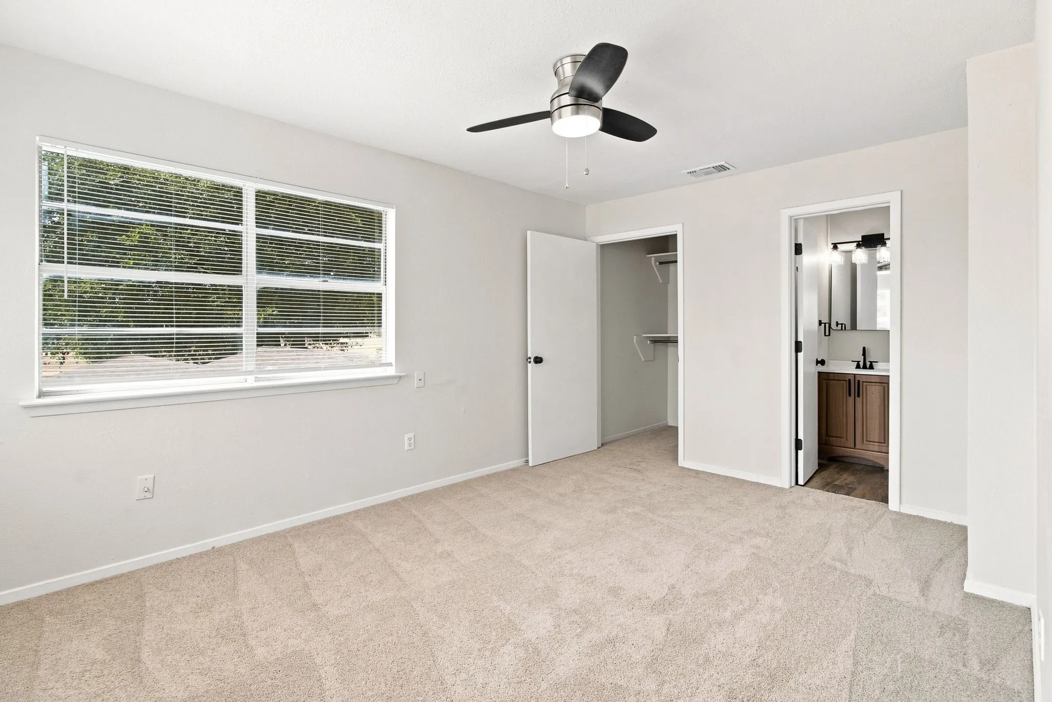 Single Family Residence For Rent in Tarrant County , 1833 Pelican Drive N, Pelican Bay, Texas 76020, 2 Bedroom, 2 Bathroom, 1 Garage spaces, 903 Sqft, built in 1984, mls#21354233, Real Estate Agent in Pelican Bay, Homes For Rent in Tarrant county, Homes For Rent in Pelican Bay, Realtor in Pelican Bay Texas, Real Estate Brokerage Independent Realty Texas, Luminita Cordes Realtor