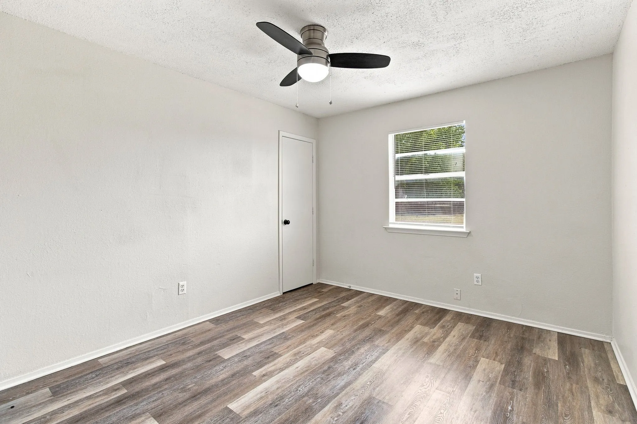 Single Family Residence For Rent in Tarrant County , 1833 Pelican Drive N, Pelican Bay, Texas 76020, 2 Bedroom, 2 Bathroom, 1 Garage spaces, 903 Sqft, built in 1984, mls#21354233, Real Estate Agent in Pelican Bay, Homes For Rent in Tarrant county, Homes For Rent in Pelican Bay, Realtor in Pelican Bay Texas, Real Estate Brokerage Independent Realty Texas, Luminita Cordes Realtor