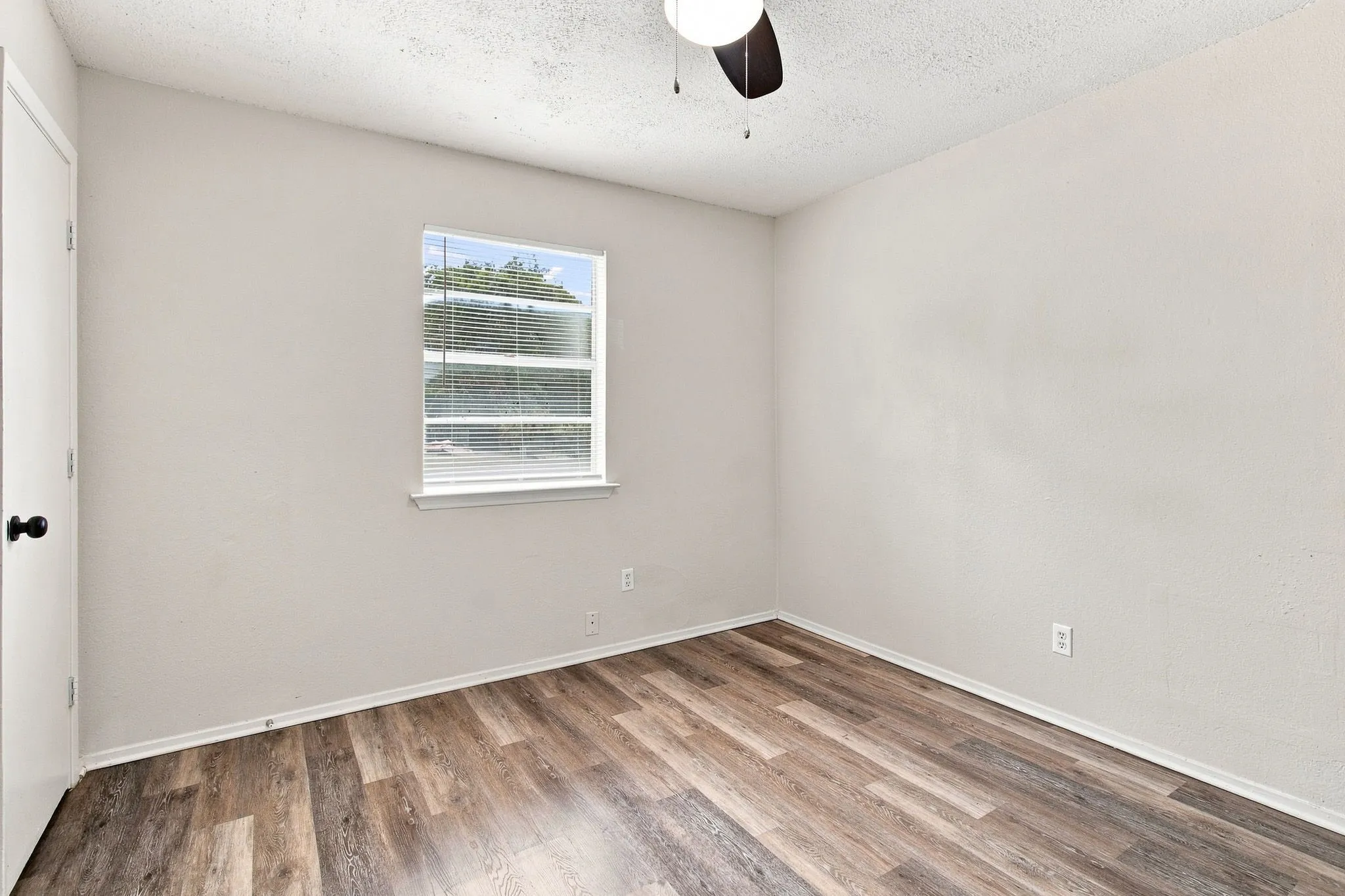 Single Family Residence For Rent in Tarrant County , 1833 Pelican Drive N, Pelican Bay, Texas 76020, 2 Bedroom, 2 Bathroom, 1 Garage spaces, 903 Sqft, built in 1984, mls#21354233, Real Estate Agent in Pelican Bay, Homes For Rent in Tarrant county, Homes For Rent in Pelican Bay, Realtor in Pelican Bay Texas, Real Estate Brokerage Independent Realty Texas, Luminita Cordes Realtor