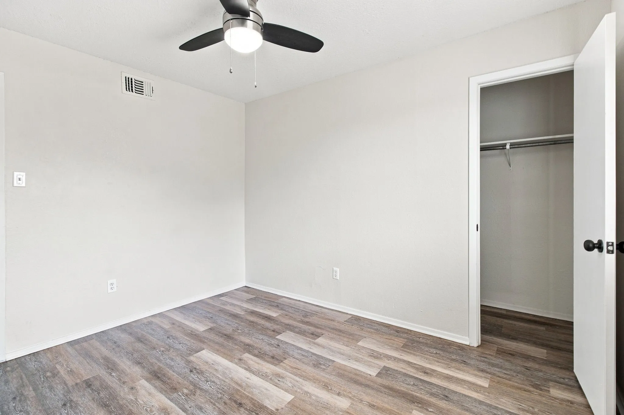 Single Family Residence For Rent in Tarrant County , 1833 Pelican Drive N, Pelican Bay, Texas 76020, 2 Bedroom, 2 Bathroom, 1 Garage spaces, 903 Sqft, built in 1984, mls#21354233, Real Estate Agent in Pelican Bay, Homes For Rent in Tarrant county, Homes For Rent in Pelican Bay, Realtor in Pelican Bay Texas, Real Estate Brokerage Independent Realty Texas, Luminita Cordes Realtor