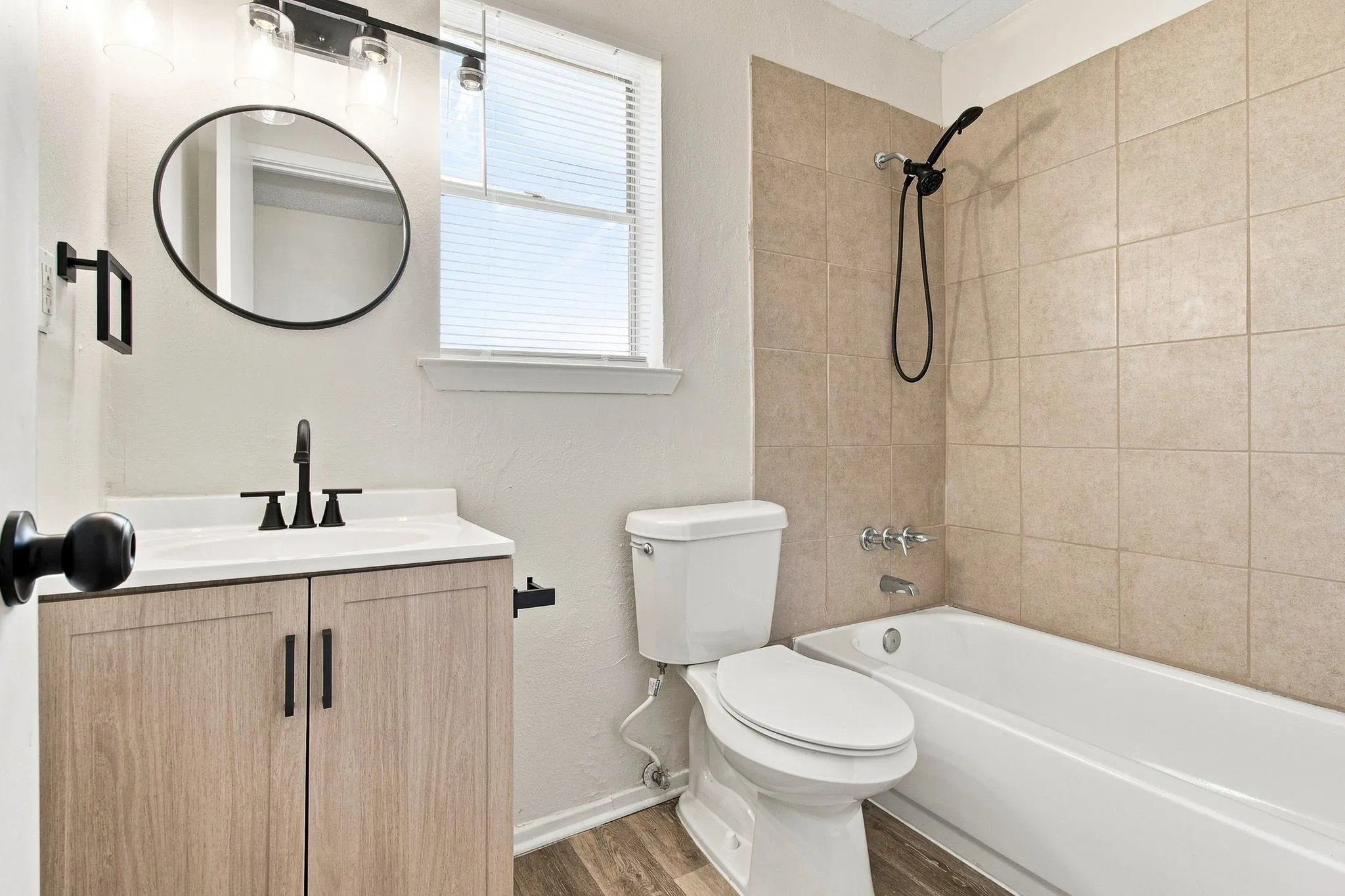 Single Family Residence For Rent in Tarrant County , 1833 Pelican Drive N, Pelican Bay, Texas 76020, 2 Bedroom, 2 Bathroom, 1 Garage spaces, 903 Sqft, built in 1984, mls#21354233, Real Estate Agent in Pelican Bay, Homes For Rent in Tarrant county, Homes For Rent in Pelican Bay, Realtor in Pelican Bay Texas, Real Estate Brokerage Independent Realty Texas, Luminita Cordes Realtor