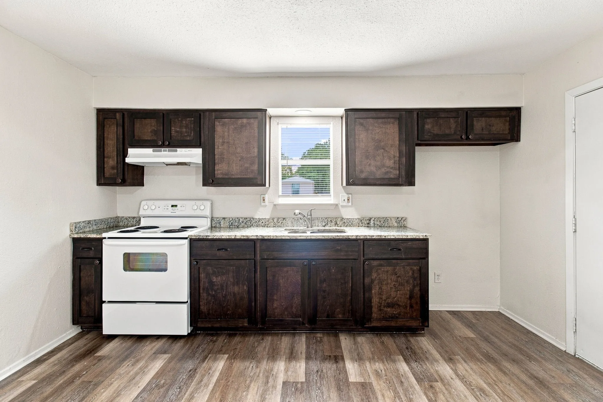 Single Family Residence For Rent in Tarrant County , 1833 Pelican Drive N, Pelican Bay, Texas 76020, 2 Bedroom, 2 Bathroom, 1 Garage spaces, 903 Sqft, built in 1984, mls#21354233, Real Estate Agent in Pelican Bay, Homes For Rent in Tarrant county, Homes For Rent in Pelican Bay, Realtor in Pelican Bay Texas, Real Estate Brokerage Independent Realty Texas, Luminita Cordes Realtor