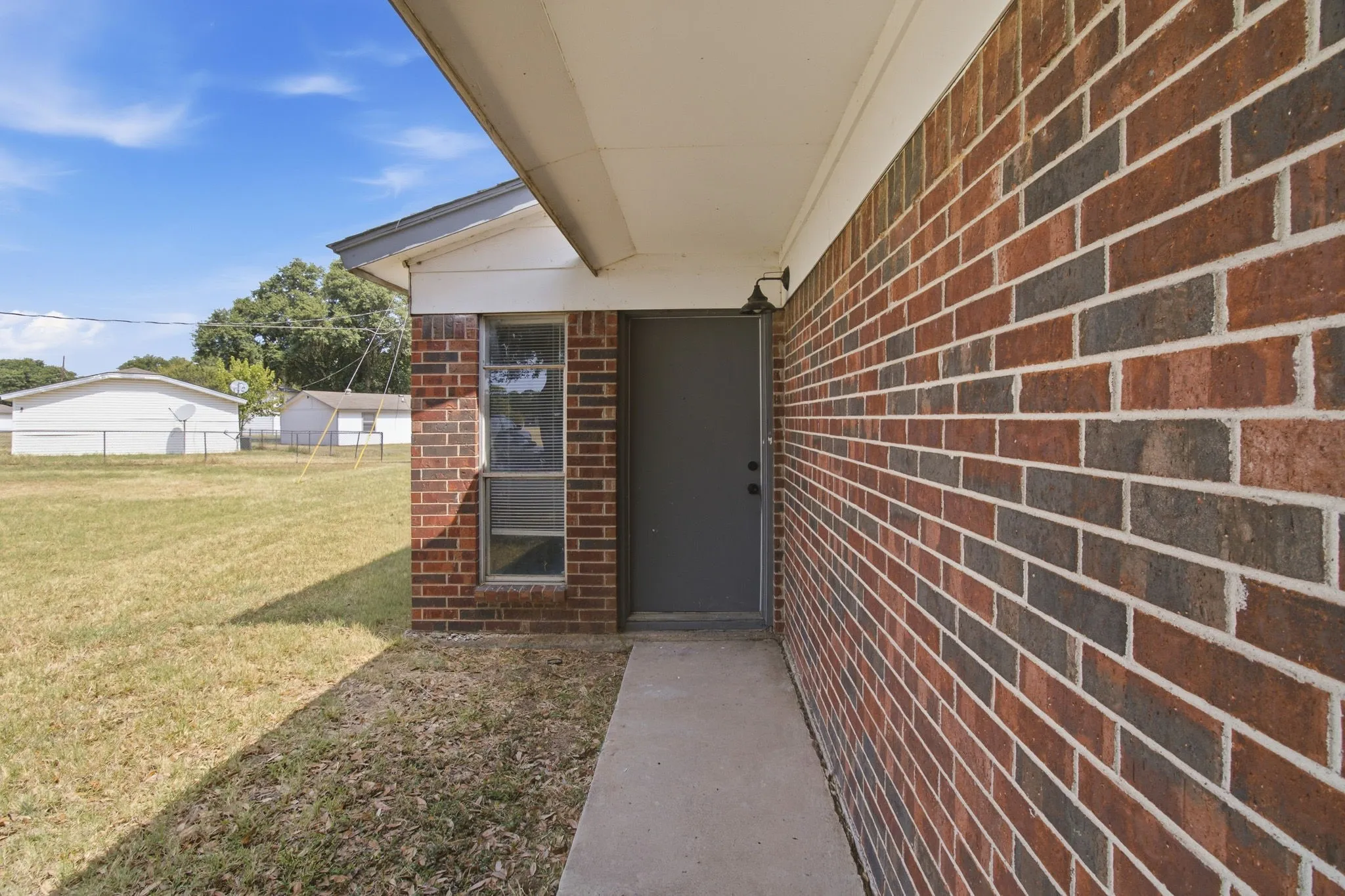 Single Family Residence For Rent in Tarrant County , 1833 Pelican Drive N, Pelican Bay, Texas 76020, 2 Bedroom, 2 Bathroom, 1 Garage spaces, 903 Sqft, built in 1984, mls#21354233, Real Estate Agent in Pelican Bay, Homes For Rent in Tarrant county, Homes For Rent in Pelican Bay, Realtor in Pelican Bay Texas, Real Estate Brokerage Independent Realty Texas, Luminita Cordes Realtor