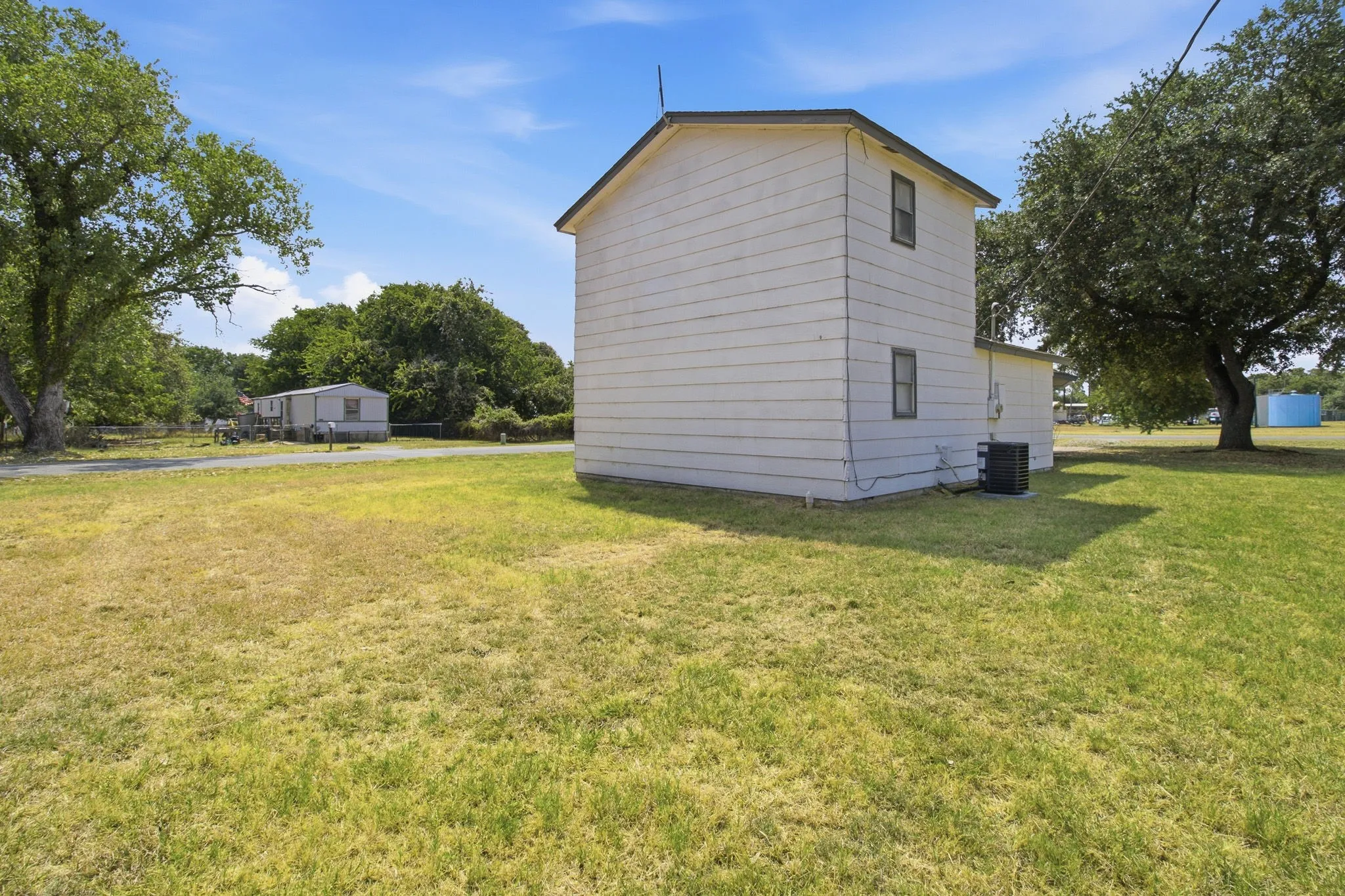 Single Family Residence For Rent in Tarrant County , 1833 Pelican Drive N, Pelican Bay, Texas 76020, 2 Bedroom, 2 Bathroom, 1 Garage spaces, 903 Sqft, built in 1984, mls#21354233, Real Estate Agent in Pelican Bay, Homes For Rent in Tarrant county, Homes For Rent in Pelican Bay, Realtor in Pelican Bay Texas, Real Estate Brokerage Independent Realty Texas, Luminita Cordes Realtor