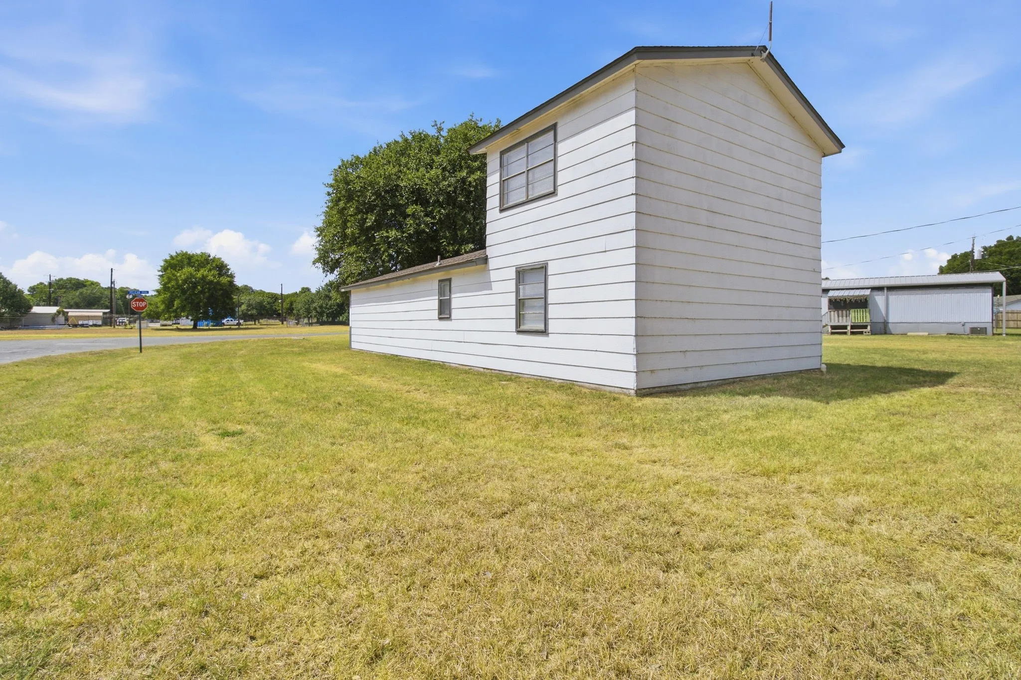 Single Family Residence For Rent in Tarrant County , 1833 Pelican Drive N, Pelican Bay, Texas 76020, 2 Bedroom, 2 Bathroom, 1 Garage spaces, 903 Sqft, built in 1984, mls#21354233, Real Estate Agent in Pelican Bay, Homes For Rent in Tarrant county, Homes For Rent in Pelican Bay, Realtor in Pelican Bay Texas, Real Estate Brokerage Independent Realty Texas, Luminita Cordes Realtor