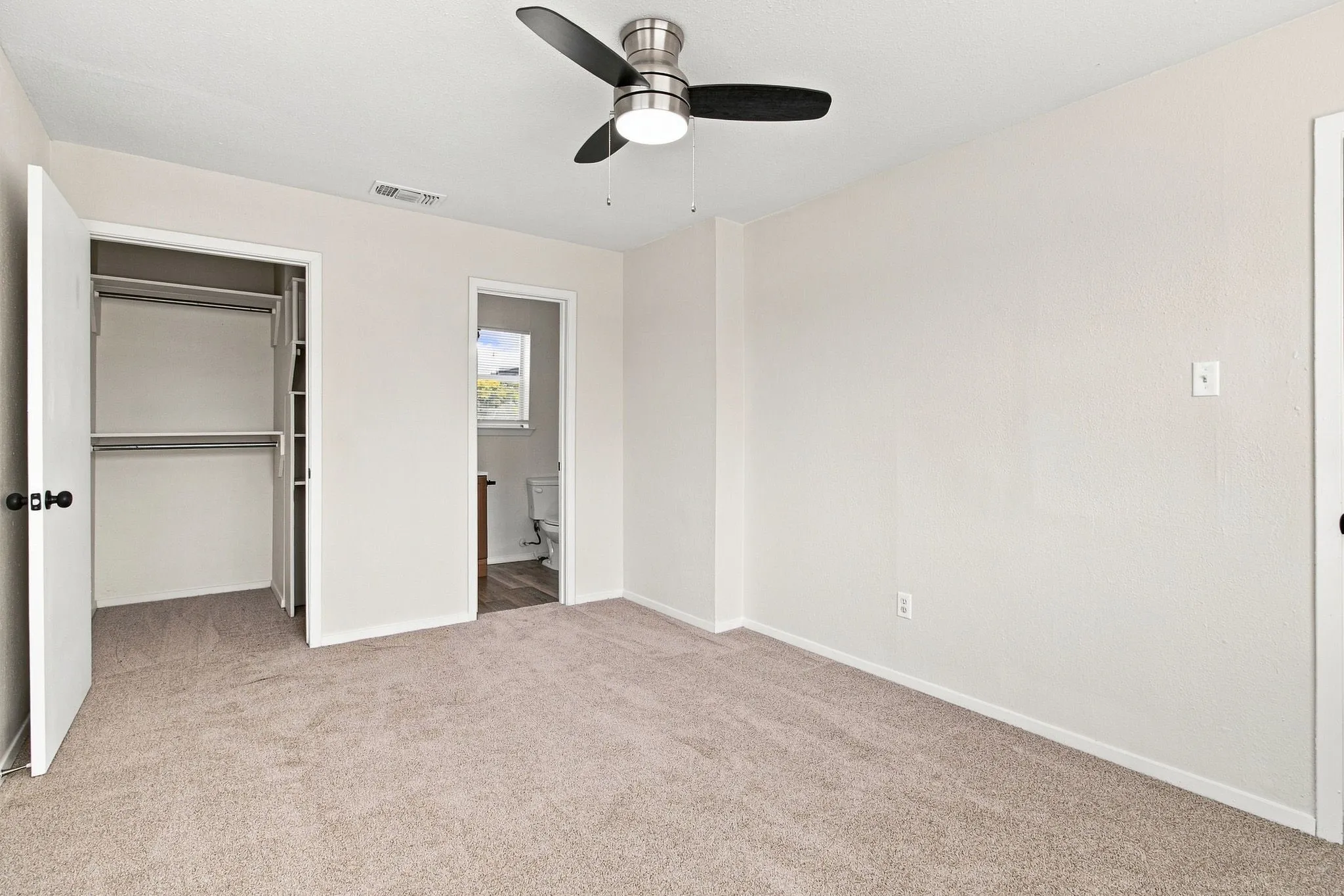 Single Family Residence For Rent in Tarrant County , 1833 Pelican Drive N, Pelican Bay, Texas 76020, 2 Bedroom, 2 Bathroom, 1 Garage spaces, 903 Sqft, built in 1984, mls#21354233, Real Estate Agent in Pelican Bay, Homes For Rent in Tarrant county, Homes For Rent in Pelican Bay, Realtor in Pelican Bay Texas, Real Estate Brokerage Independent Realty Texas, Luminita Cordes Realtor