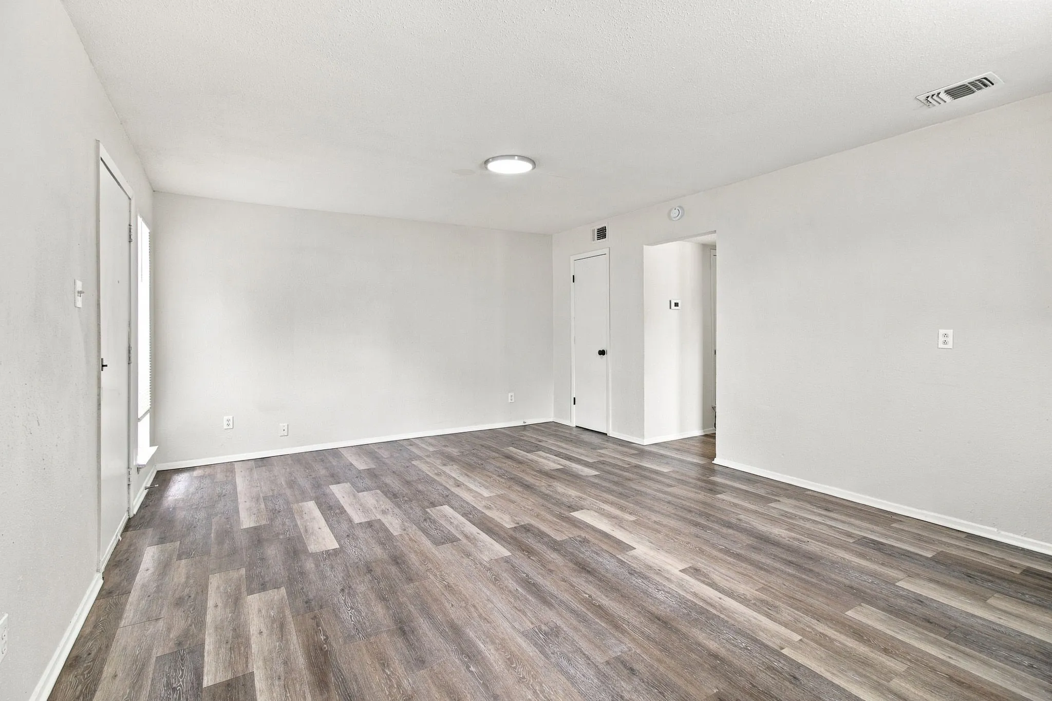 Single Family Residence For Rent in Tarrant County , 1833 Pelican Drive N, Pelican Bay, Texas 76020, 2 Bedroom, 2 Bathroom, 1 Garage spaces, 903 Sqft, built in 1984, mls#21354233, Real Estate Agent in Pelican Bay, Homes For Rent in Tarrant county, Homes For Rent in Pelican Bay, Realtor in Pelican Bay Texas, Real Estate Brokerage Independent Realty Texas, Luminita Cordes Realtor