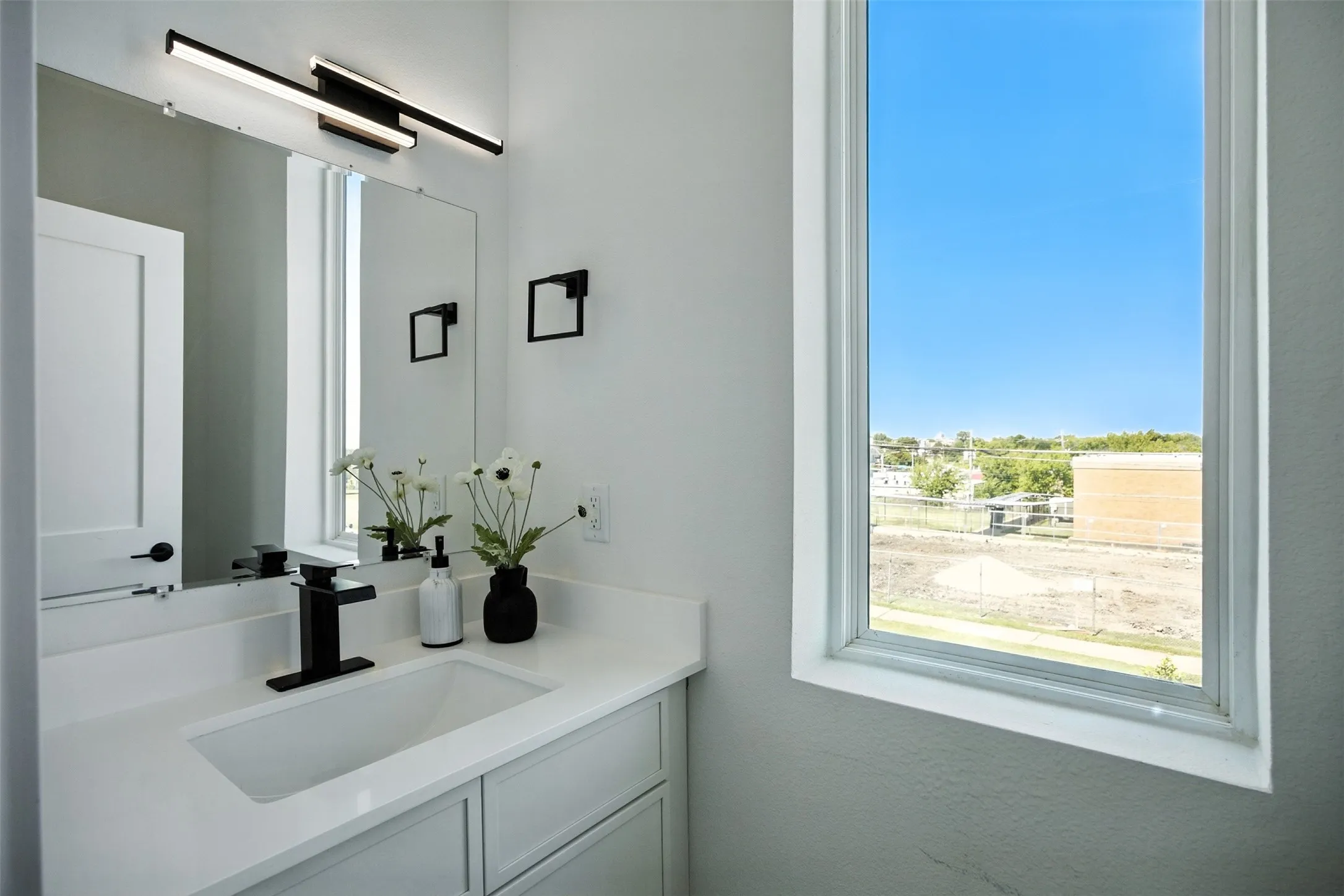 Townhouse For Rent in Dallas County , 312 N Lancaster Avenue 2, Dallas, Texas 75203, 3 Bedroom, 4 Bathroom, 2 Garage spaces, 1,941 Sqft, built in 2025, Price $2,800, mls#21354924, Real Estate Agent in Dallas, Homes For Rent in Dallas county, Homes For Rent in Dallas, Realtor in Dallas Texas, Real Estate Brokerage Independent Realty Texas, Luminita Cordes Realtor