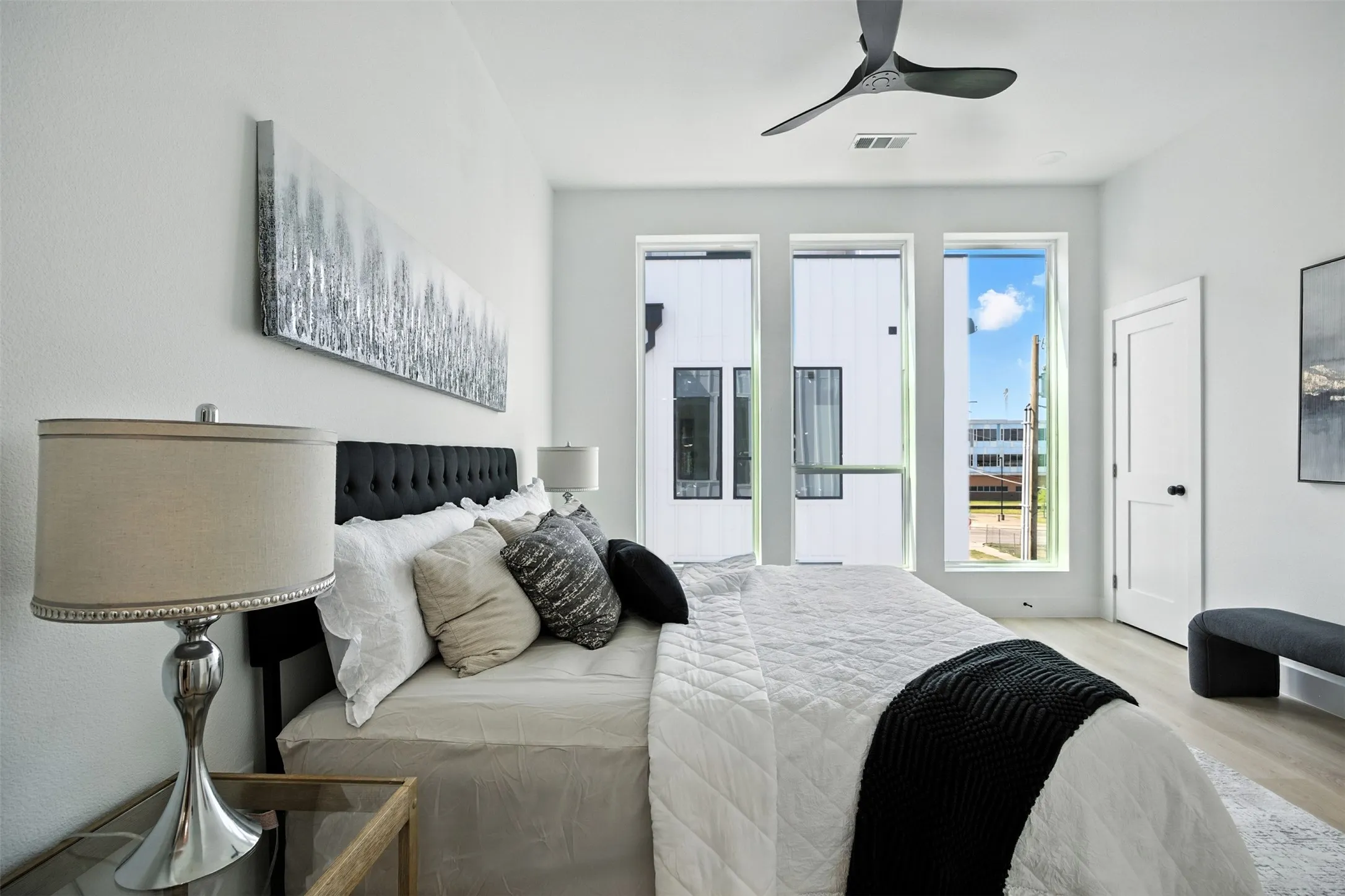 Townhouse For Rent in Dallas County , 312 N Lancaster Avenue 13, Dallas, Texas 75203, 3 Bedroom, 4 Bathroom, 2 Garage spaces, 1,941 Sqft, built in 2025, Price $2,750, mls#21354925, Real Estate Agent in Dallas, Homes For Rent in Dallas county, Homes For Rent in Dallas, Realtor in Dallas Texas, Real Estate Brokerage Independent Realty Texas, Luminita Cordes Realtor