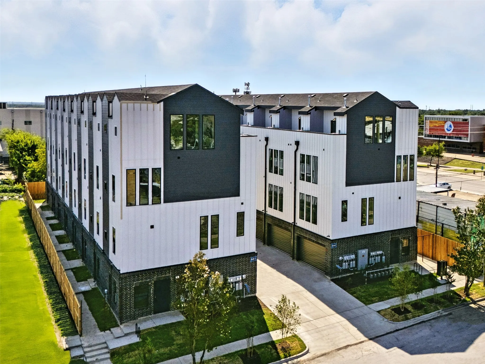 Townhouse For Rent in Dallas County , 312 N Lancaster Avenue 13, Dallas, Texas 75203, 3 Bedroom, 4 Bathroom, 2 Garage spaces, 1,941 Sqft, built in 2025, Price $2,750, mls#21354925, Real Estate Agent in Dallas, Homes For Rent in Dallas county, Homes For Rent in Dallas, Realtor in Dallas Texas, Real Estate Brokerage Independent Realty Texas, Luminita Cordes Realtor
