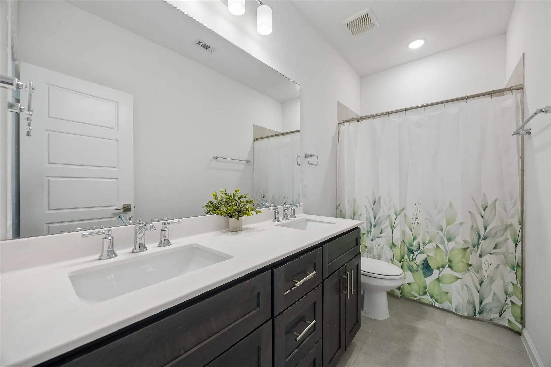 Single Family Residence For Sale in Collin County , 621 Hummingbird Drive, Celina, Texas 75009, 5 Bedroom, 3 Bathroom, 2 Garage spaces, 2,771 Sqft, built in 2022, mls#21347068, Real Estate Agent in Celina, Homes For Sale in Collin county, Homes For Sale in Celina, Realtor in Celina Texas, Real Estate Brokerage Independent Realty Texas, Luminita Cordes Realtor