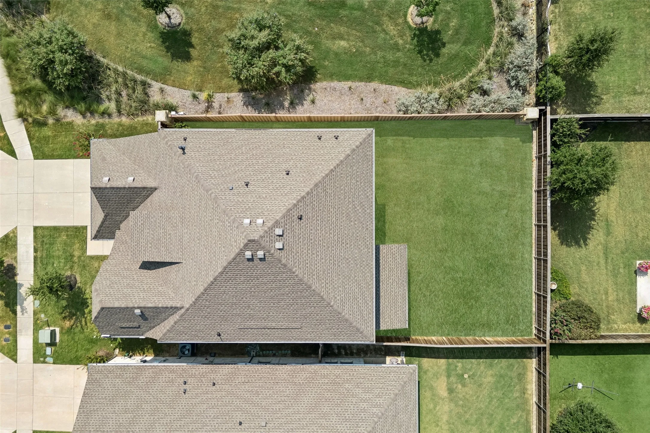 Single Family Residence For Sale in Collin County , 621 Hummingbird Drive, Celina, Texas 75009, 5 Bedroom, 3 Bathroom, 2 Garage spaces, 2,771 Sqft, built in 2022, mls#21347068, Real Estate Agent in Celina, Homes For Sale in Collin county, Homes For Sale in Celina, Realtor in Celina Texas, Real Estate Brokerage Independent Realty Texas, Luminita Cordes Realtor