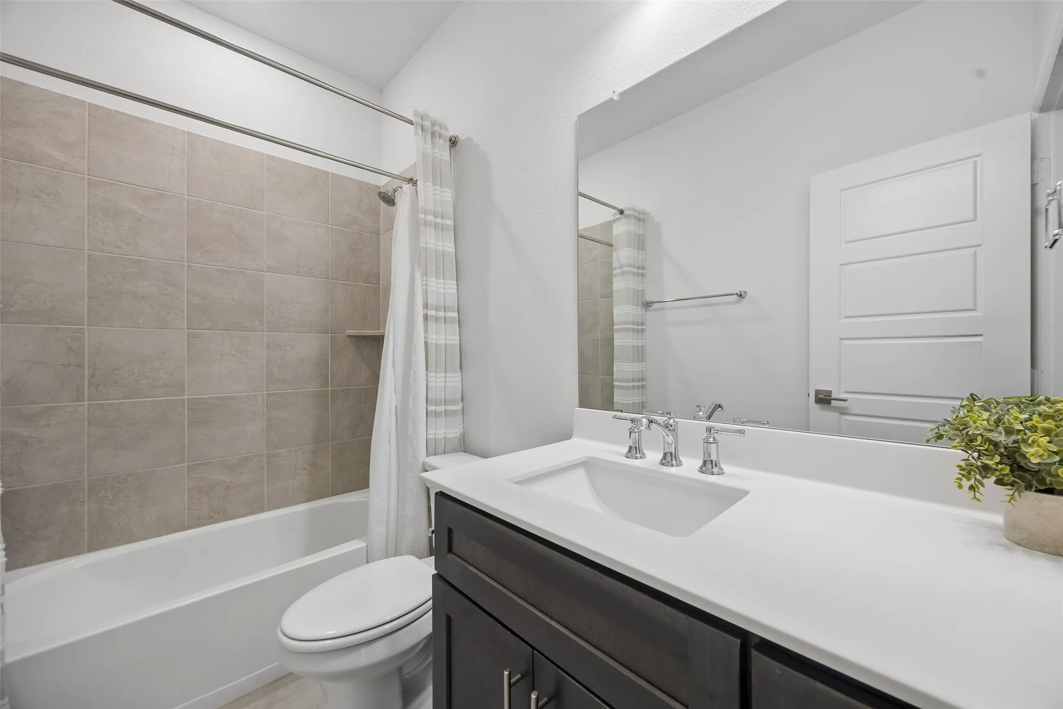 Single Family Residence For Sale in Collin County , 621 Hummingbird Drive, Celina, Texas 75009, 5 Bedroom, 3 Bathroom, 2 Garage spaces, 2,771 Sqft, built in 2022, mls#21347068, Real Estate Agent in Celina, Homes For Sale in Collin county, Homes For Sale in Celina, Realtor in Celina Texas, Real Estate Brokerage Independent Realty Texas, Luminita Cordes Realtor
