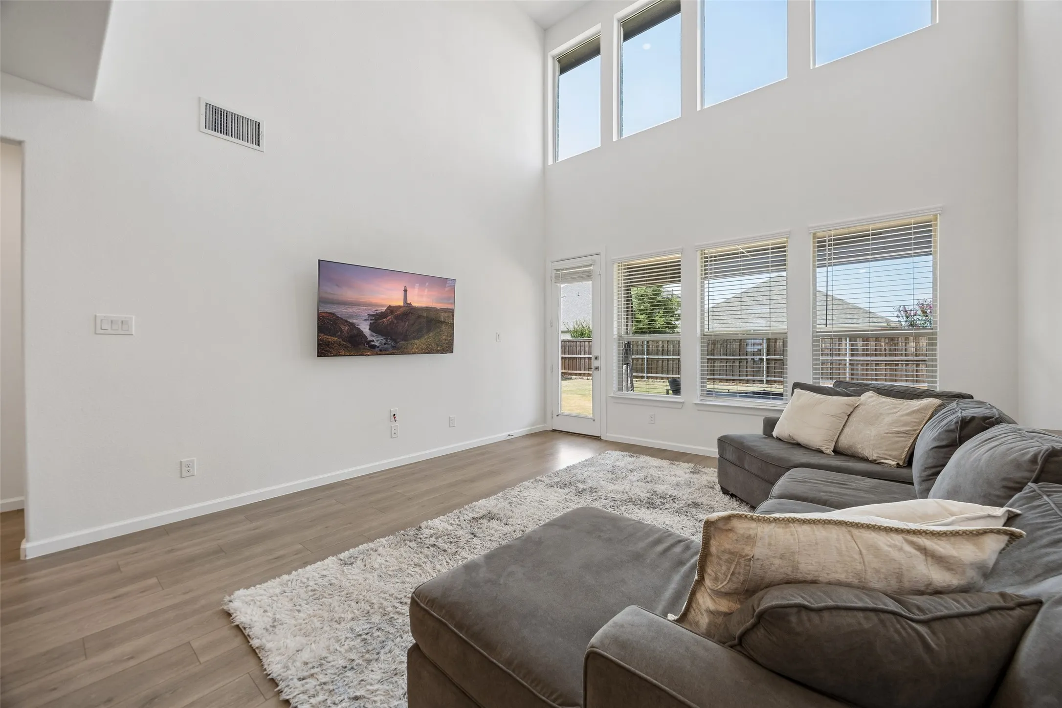 Single Family Residence For Sale in Collin County , 621 Hummingbird Drive, Celina, Texas 75009, 5 Bedroom, 3 Bathroom, 2 Garage spaces, 2,771 Sqft, built in 2022, mls#21347068, Real Estate Agent in Celina, Homes For Sale in Collin county, Homes For Sale in Celina, Realtor in Celina Texas, Real Estate Brokerage Independent Realty Texas, Luminita Cordes Realtor