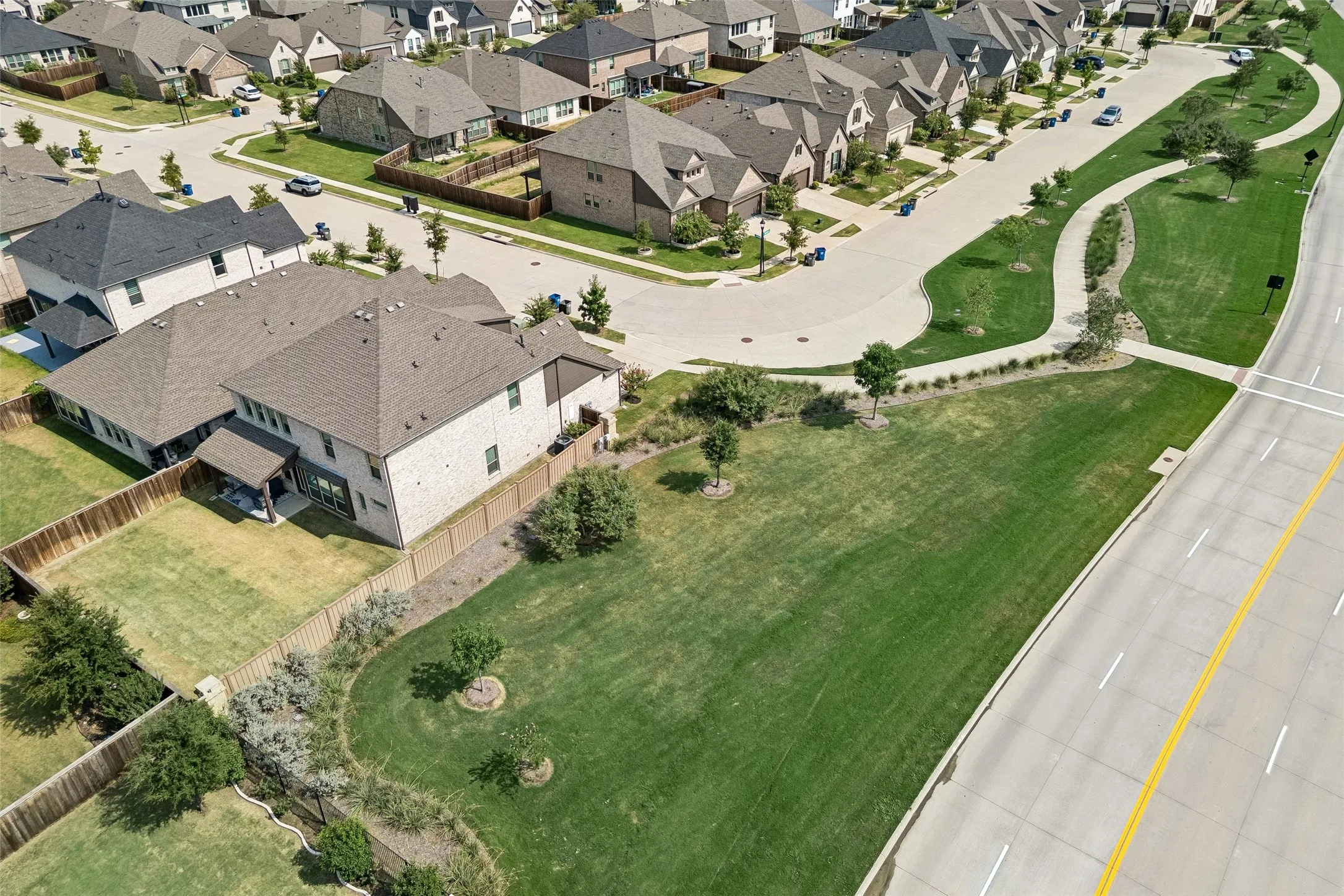 Single Family Residence For Sale in Collin County , 621 Hummingbird Drive, Celina, Texas 75009, 5 Bedroom, 3 Bathroom, 2 Garage spaces, 2,771 Sqft, built in 2022, mls#21347068, Real Estate Agent in Celina, Homes For Sale in Collin county, Homes For Sale in Celina, Realtor in Celina Texas, Real Estate Brokerage Independent Realty Texas, Luminita Cordes Realtor