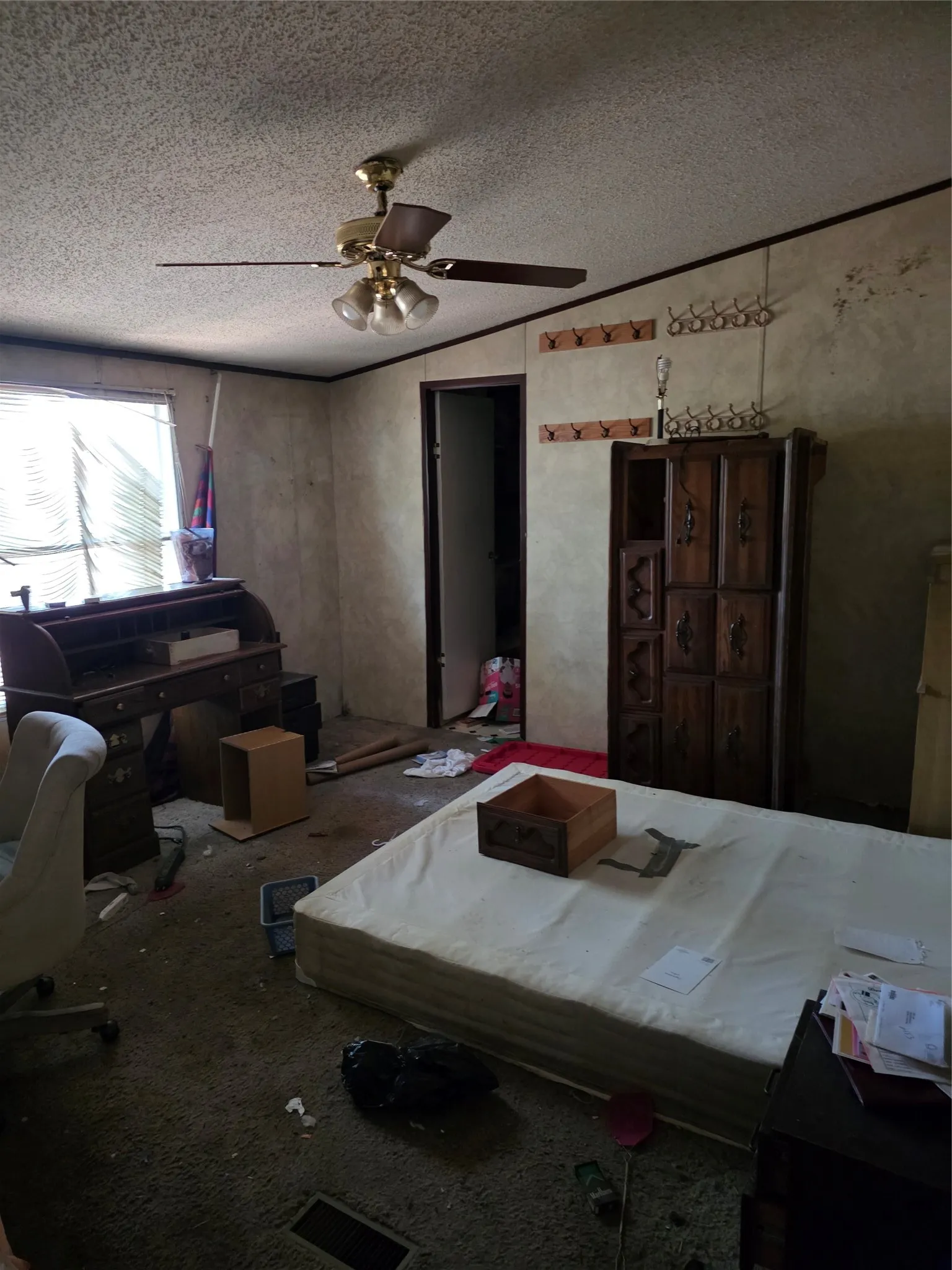 Manufactured Home For Sale in Hunt County , 1687 Northshore Road, Hawk Cove, Texas 75474, 3 Bedroom, 2 Bathroom, Garage spaces, 1,248 Sqft, built in 2000, mls#21354919, Real Estate Agent in Hawk Cove, Homes For Sale in Hunt county, Homes For Sale in Hawk Cove, Realtor in Hawk Cove Texas, Real Estate Brokerage Independent Realty Texas, Luminita Cordes Realtor