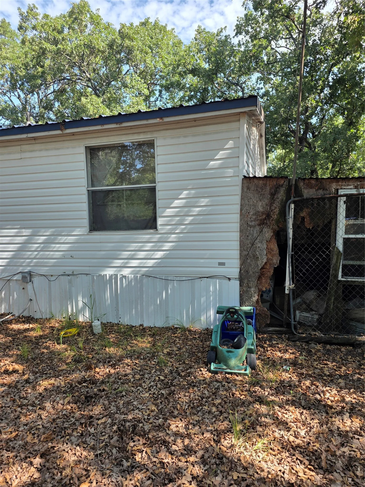 Manufactured Home For Sale in Hunt County , 1687 Northshore Road, Hawk Cove, Texas 75474, 3 Bedroom, 2 Bathroom, Garage spaces, 1,248 Sqft, built in 2000, mls#21354919, Real Estate Agent in Hawk Cove, Homes For Sale in Hunt county, Homes For Sale in Hawk Cove, Realtor in Hawk Cove Texas, Real Estate Brokerage Independent Realty Texas, Luminita Cordes Realtor