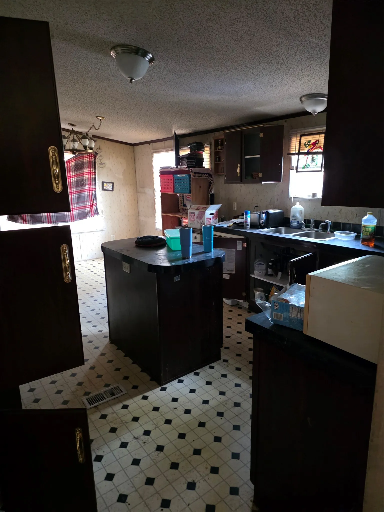 Manufactured Home For Sale in Hunt County , 1687 Northshore Road, Hawk Cove, Texas 75474, 3 Bedroom, 2 Bathroom, Garage spaces, 1,248 Sqft, built in 2000, mls#21354919, Real Estate Agent in Hawk Cove, Homes For Sale in Hunt county, Homes For Sale in Hawk Cove, Realtor in Hawk Cove Texas, Real Estate Brokerage Independent Realty Texas, Luminita Cordes Realtor