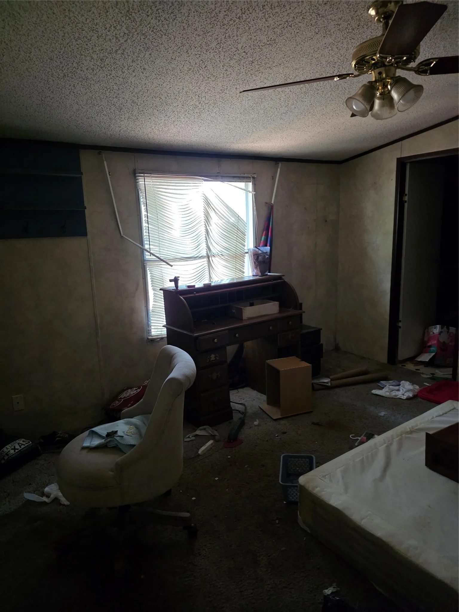 Manufactured Home For Sale in Hunt County , 1687 Northshore Road, Hawk Cove, Texas 75474, 3 Bedroom, 2 Bathroom, Garage spaces, 1,248 Sqft, built in 2000, mls#21354919, Real Estate Agent in Hawk Cove, Homes For Sale in Hunt county, Homes For Sale in Hawk Cove, Realtor in Hawk Cove Texas, Real Estate Brokerage Independent Realty Texas, Luminita Cordes Realtor