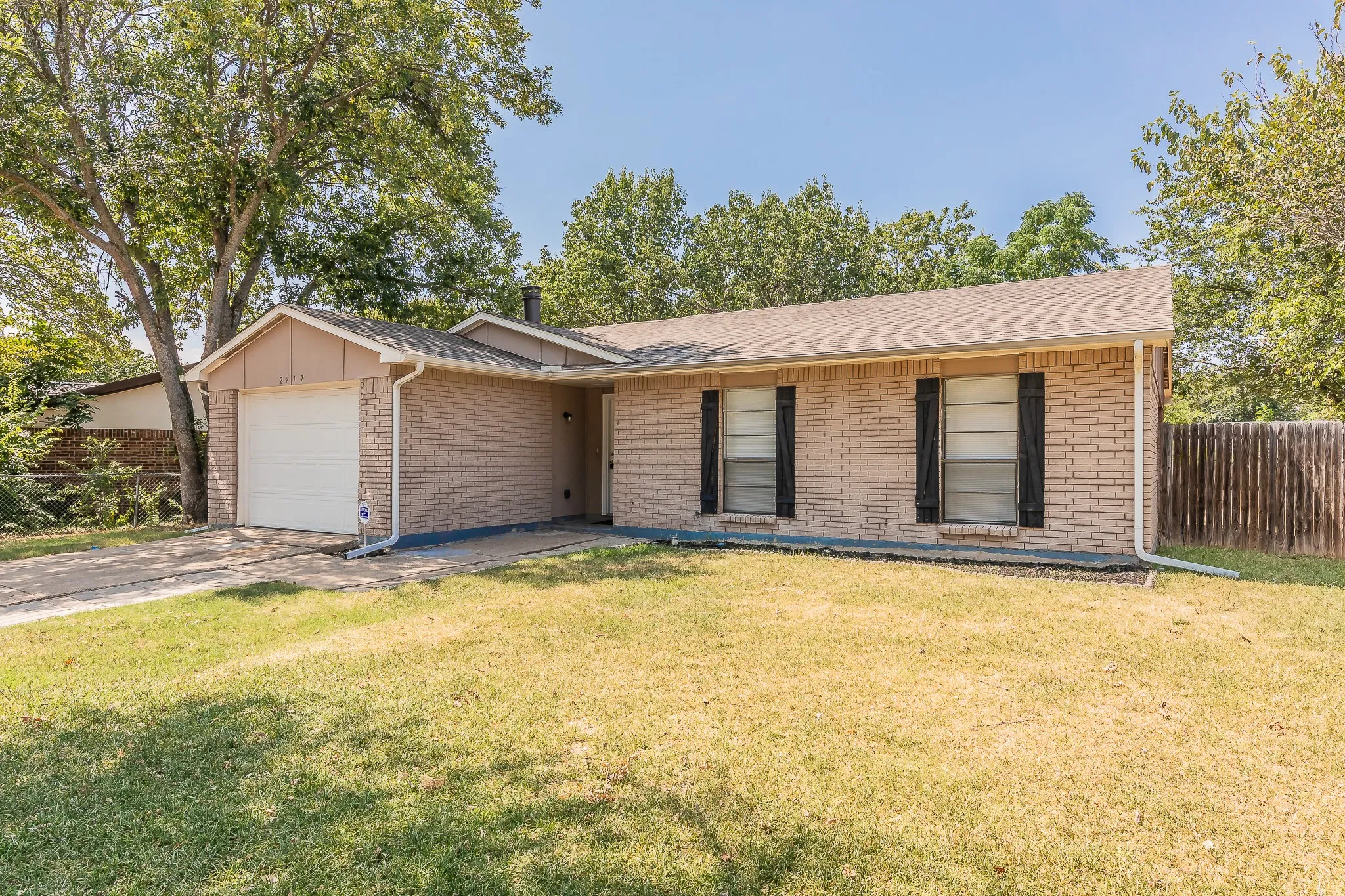 Single Family Residence For Sale in Tarrant County , 2817 Eddie Place, Fort Worth, Texas 76140, 3 Bedroom, 2 Bathroom, 2 Garage spaces, 1,153 Sqft, built in 1978, mls#21353483, Real Estate Agent in Fort Worth, Homes For Sale in Tarrant county, Homes For Sale in Fort Worth, Realtor in Fort Worth Texas, Real Estate Brokerage Independent Realty Texas, Luminita Cordes Realtor