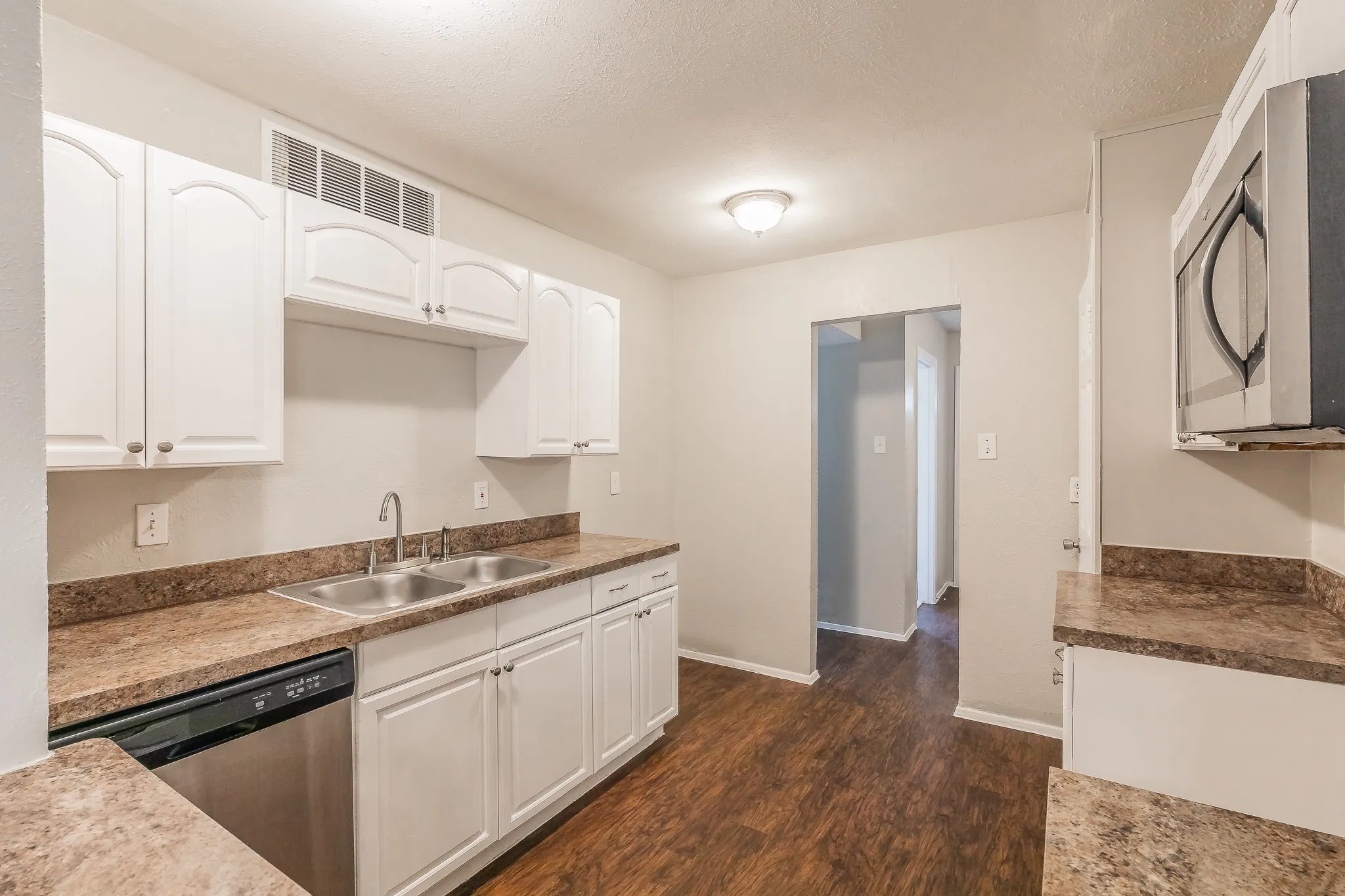 Single Family Residence For Sale in Tarrant County , 2817 Eddie Place, Fort Worth, Texas 76140, 3 Bedroom, 2 Bathroom, 2 Garage spaces, 1,153 Sqft, built in 1978, mls#21353483, Real Estate Agent in Fort Worth, Homes For Sale in Tarrant county, Homes For Sale in Fort Worth, Realtor in Fort Worth Texas, Real Estate Brokerage Independent Realty Texas, Luminita Cordes Realtor
