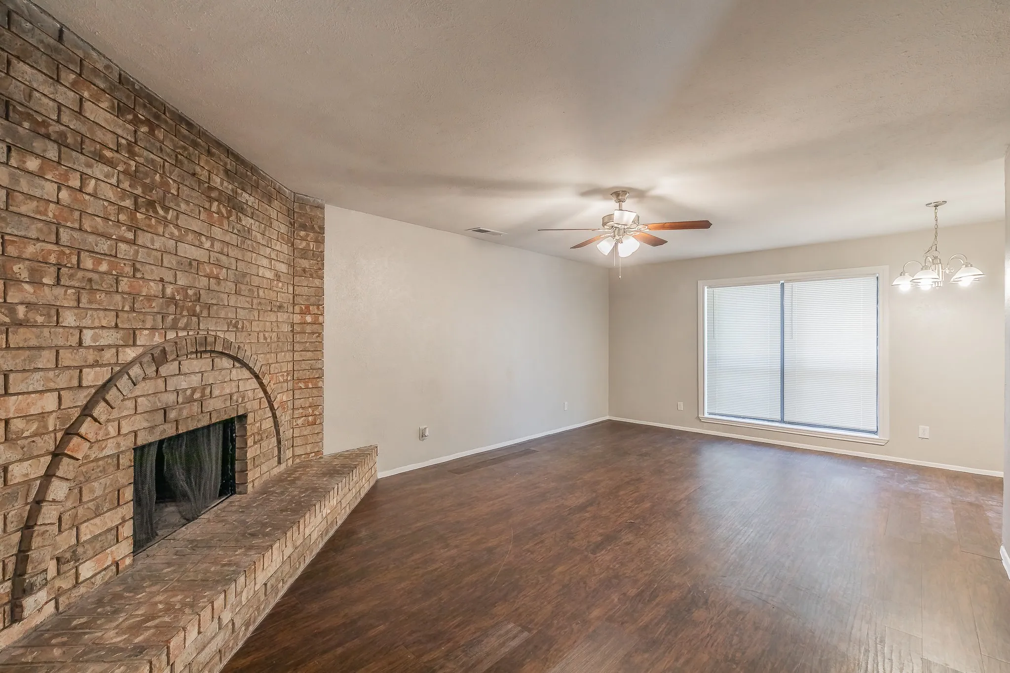Single Family Residence For Sale in Tarrant County , 2817 Eddie Place, Fort Worth, Texas 76140, 3 Bedroom, 2 Bathroom, 2 Garage spaces, 1,153 Sqft, built in 1978, mls#21353483, Real Estate Agent in Fort Worth, Homes For Sale in Tarrant county, Homes For Sale in Fort Worth, Realtor in Fort Worth Texas, Real Estate Brokerage Independent Realty Texas, Luminita Cordes Realtor