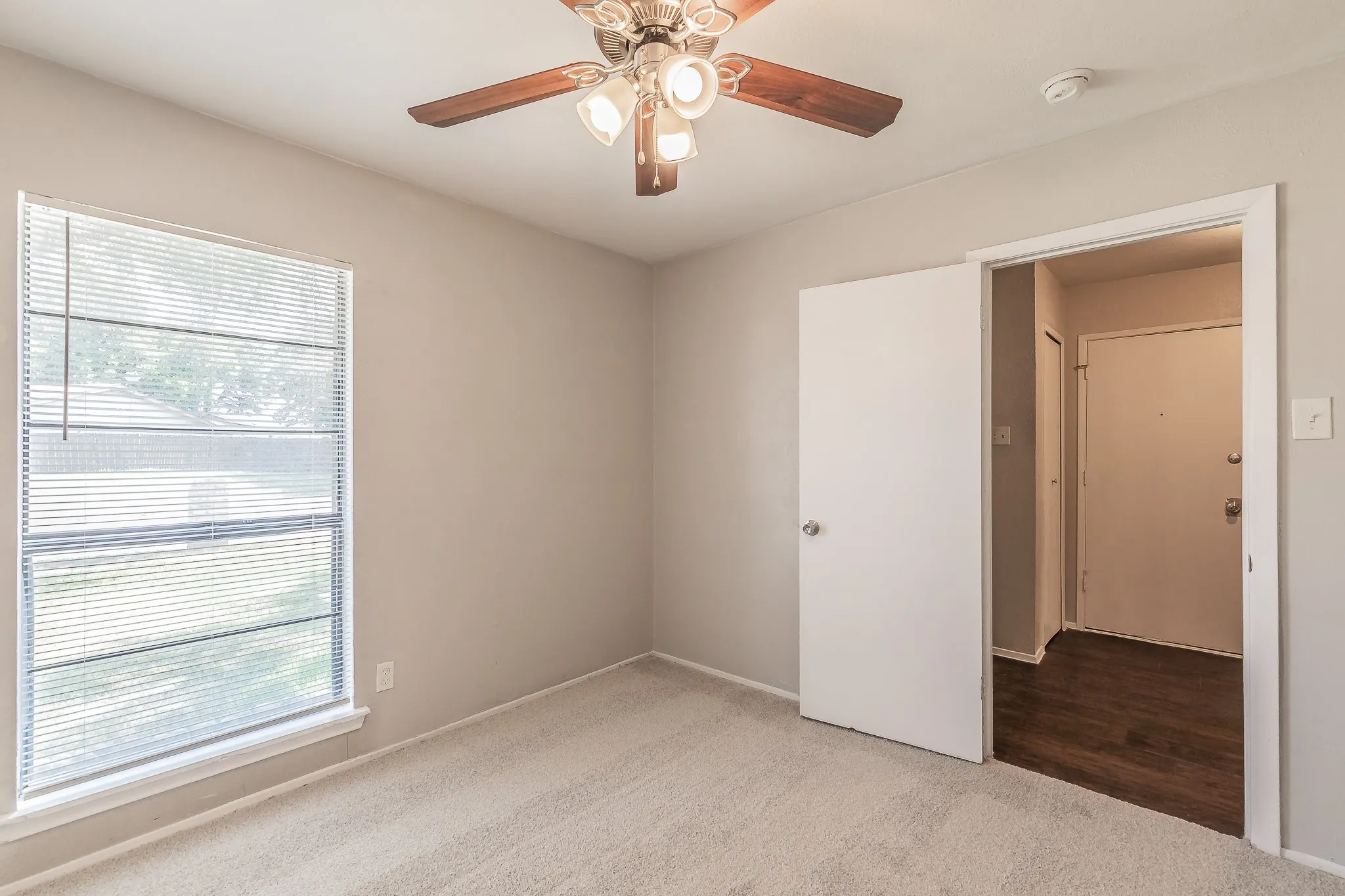 Single Family Residence For Sale in Tarrant County , 2817 Eddie Place, Fort Worth, Texas 76140, 3 Bedroom, 2 Bathroom, 2 Garage spaces, 1,153 Sqft, built in 1978, mls#21353483, Real Estate Agent in Fort Worth, Homes For Sale in Tarrant county, Homes For Sale in Fort Worth, Realtor in Fort Worth Texas, Real Estate Brokerage Independent Realty Texas, Luminita Cordes Realtor