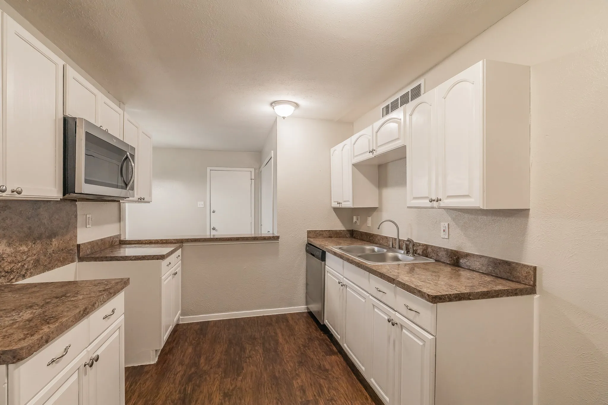 Single Family Residence For Sale in Tarrant County , 2817 Eddie Place, Fort Worth, Texas 76140, 3 Bedroom, 2 Bathroom, 2 Garage spaces, 1,153 Sqft, built in 1978, mls#21353483, Real Estate Agent in Fort Worth, Homes For Sale in Tarrant county, Homes For Sale in Fort Worth, Realtor in Fort Worth Texas, Real Estate Brokerage Independent Realty Texas, Luminita Cordes Realtor