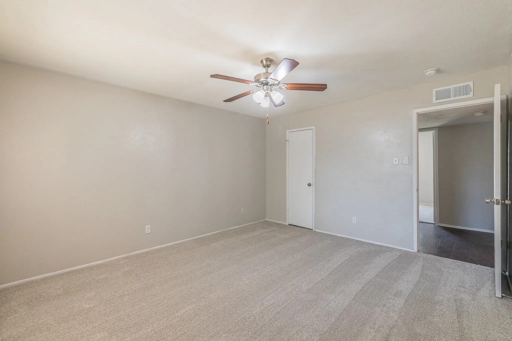 Single Family Residence For Sale in Tarrant County , 2817 Eddie Place, Fort Worth, Texas 76140, 3 Bedroom, 2 Bathroom, 2 Garage spaces, 1,153 Sqft, built in 1978, mls#21353483, Real Estate Agent in Fort Worth, Homes For Sale in Tarrant county, Homes For Sale in Fort Worth, Realtor in Fort Worth Texas, Real Estate Brokerage Independent Realty Texas, Luminita Cordes Realtor