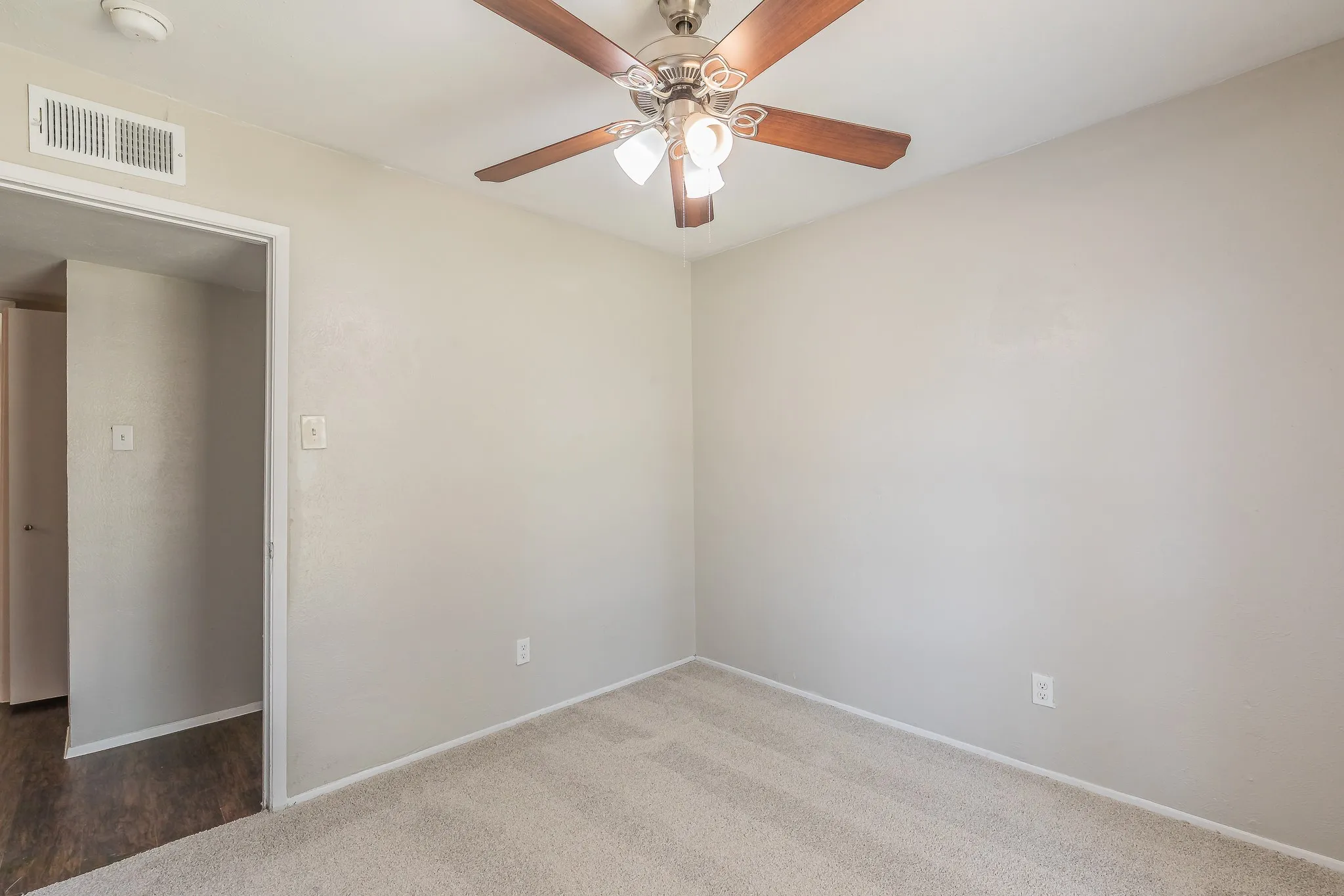 Single Family Residence For Sale in Tarrant County , 2817 Eddie Place, Fort Worth, Texas 76140, 3 Bedroom, 2 Bathroom, 2 Garage spaces, 1,153 Sqft, built in 1978, mls#21353483, Real Estate Agent in Fort Worth, Homes For Sale in Tarrant county, Homes For Sale in Fort Worth, Realtor in Fort Worth Texas, Real Estate Brokerage Independent Realty Texas, Luminita Cordes Realtor