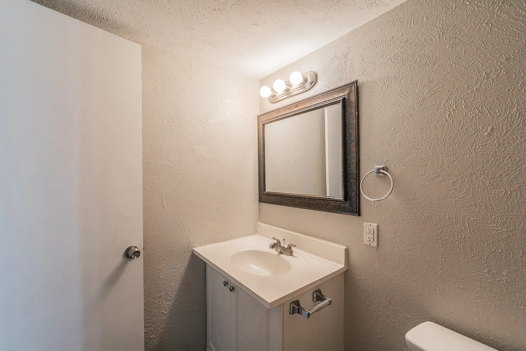 Single Family Residence For Sale in Tarrant County , 2817 Eddie Place, Fort Worth, Texas 76140, 3 Bedroom, 2 Bathroom, 2 Garage spaces, 1,153 Sqft, built in 1978, mls#21353483, Real Estate Agent in Fort Worth, Homes For Sale in Tarrant county, Homes For Sale in Fort Worth, Realtor in Fort Worth Texas, Real Estate Brokerage Independent Realty Texas, Luminita Cordes Realtor