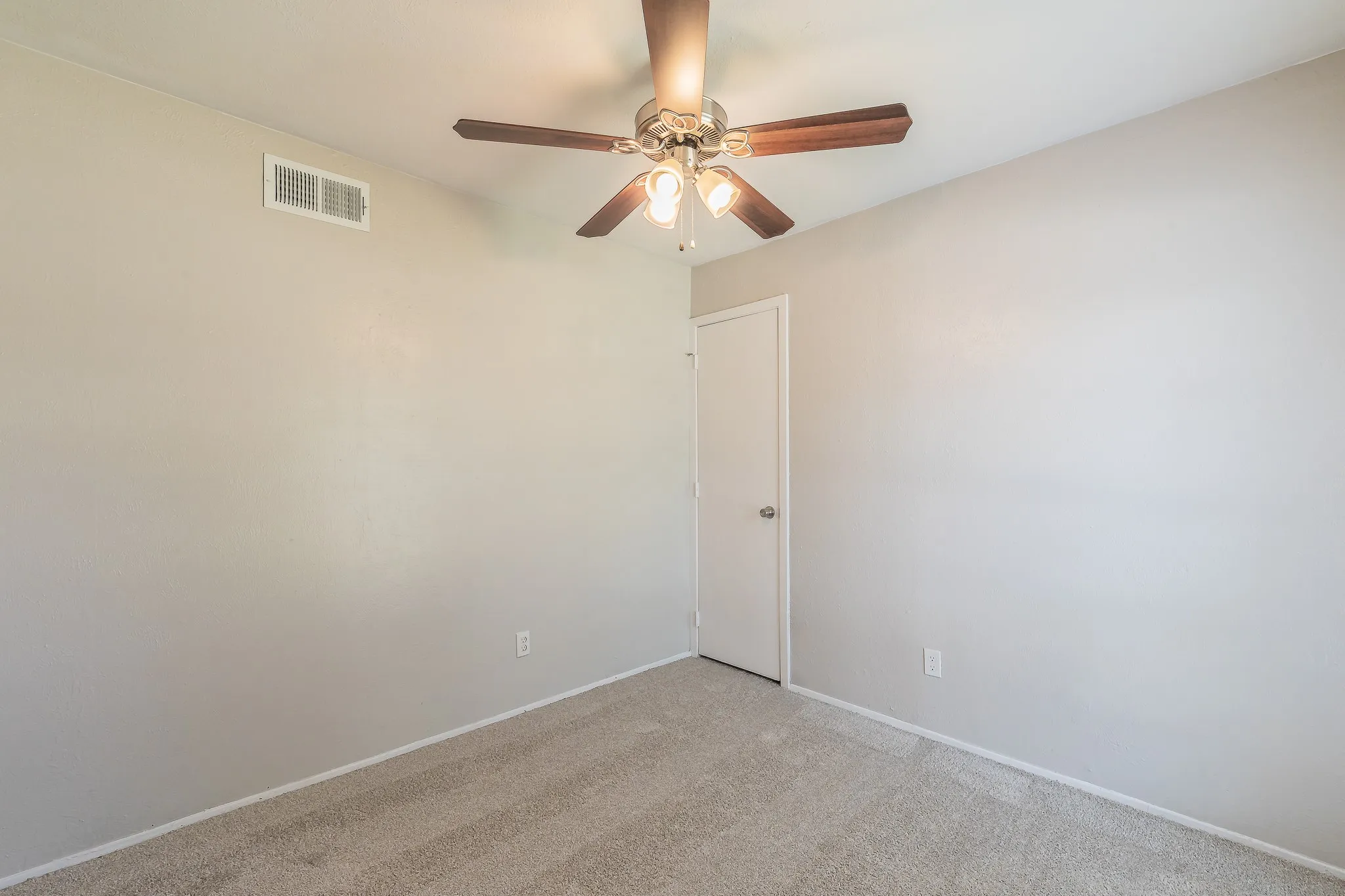 Single Family Residence For Sale in Tarrant County , 2817 Eddie Place, Fort Worth, Texas 76140, 3 Bedroom, 2 Bathroom, 2 Garage spaces, 1,153 Sqft, built in 1978, mls#21353483, Real Estate Agent in Fort Worth, Homes For Sale in Tarrant county, Homes For Sale in Fort Worth, Realtor in Fort Worth Texas, Real Estate Brokerage Independent Realty Texas, Luminita Cordes Realtor