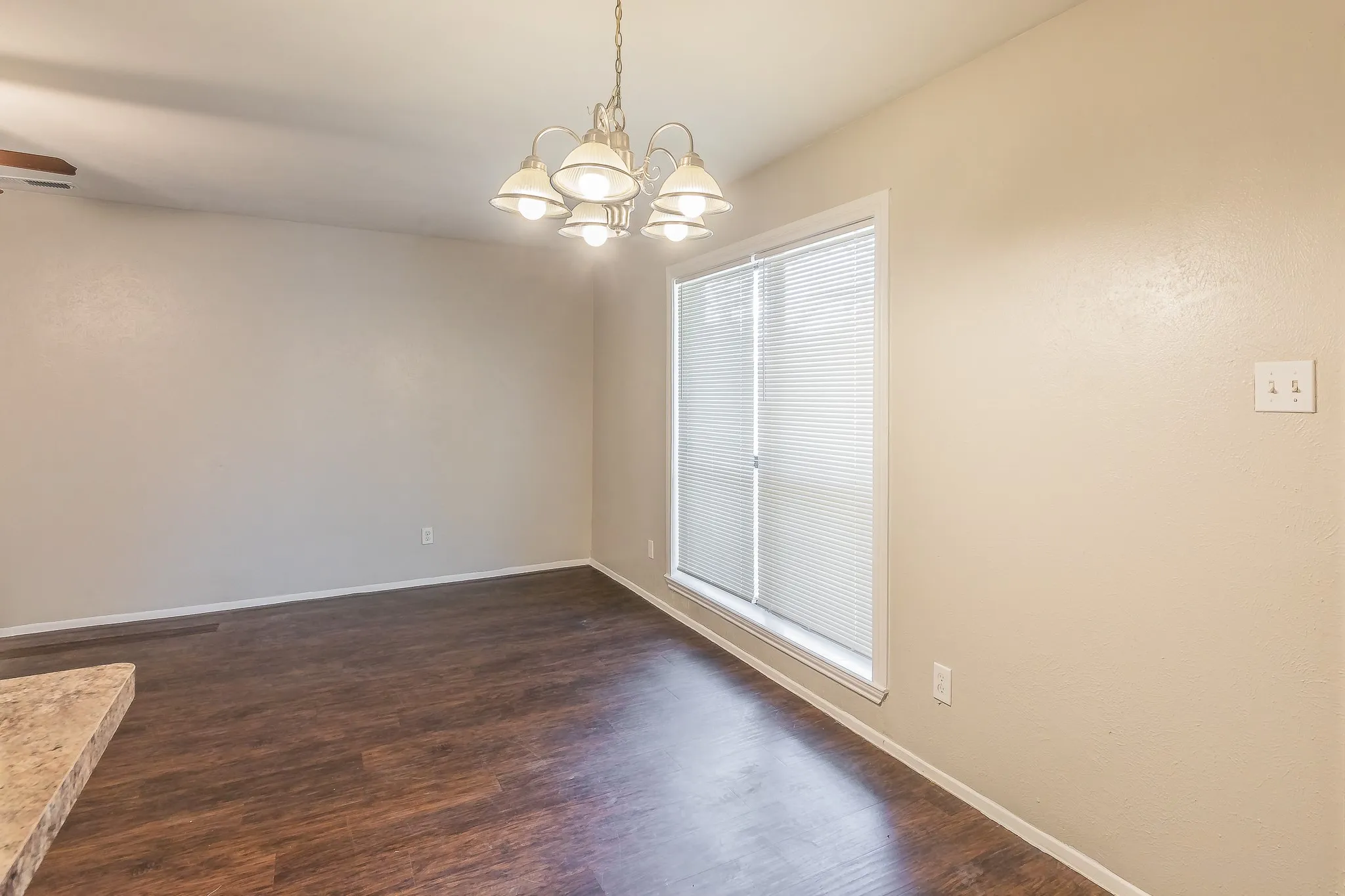 Single Family Residence For Sale in Tarrant County , 2817 Eddie Place, Fort Worth, Texas 76140, 3 Bedroom, 2 Bathroom, 2 Garage spaces, 1,153 Sqft, built in 1978, mls#21353483, Real Estate Agent in Fort Worth, Homes For Sale in Tarrant county, Homes For Sale in Fort Worth, Realtor in Fort Worth Texas, Real Estate Brokerage Independent Realty Texas, Luminita Cordes Realtor
