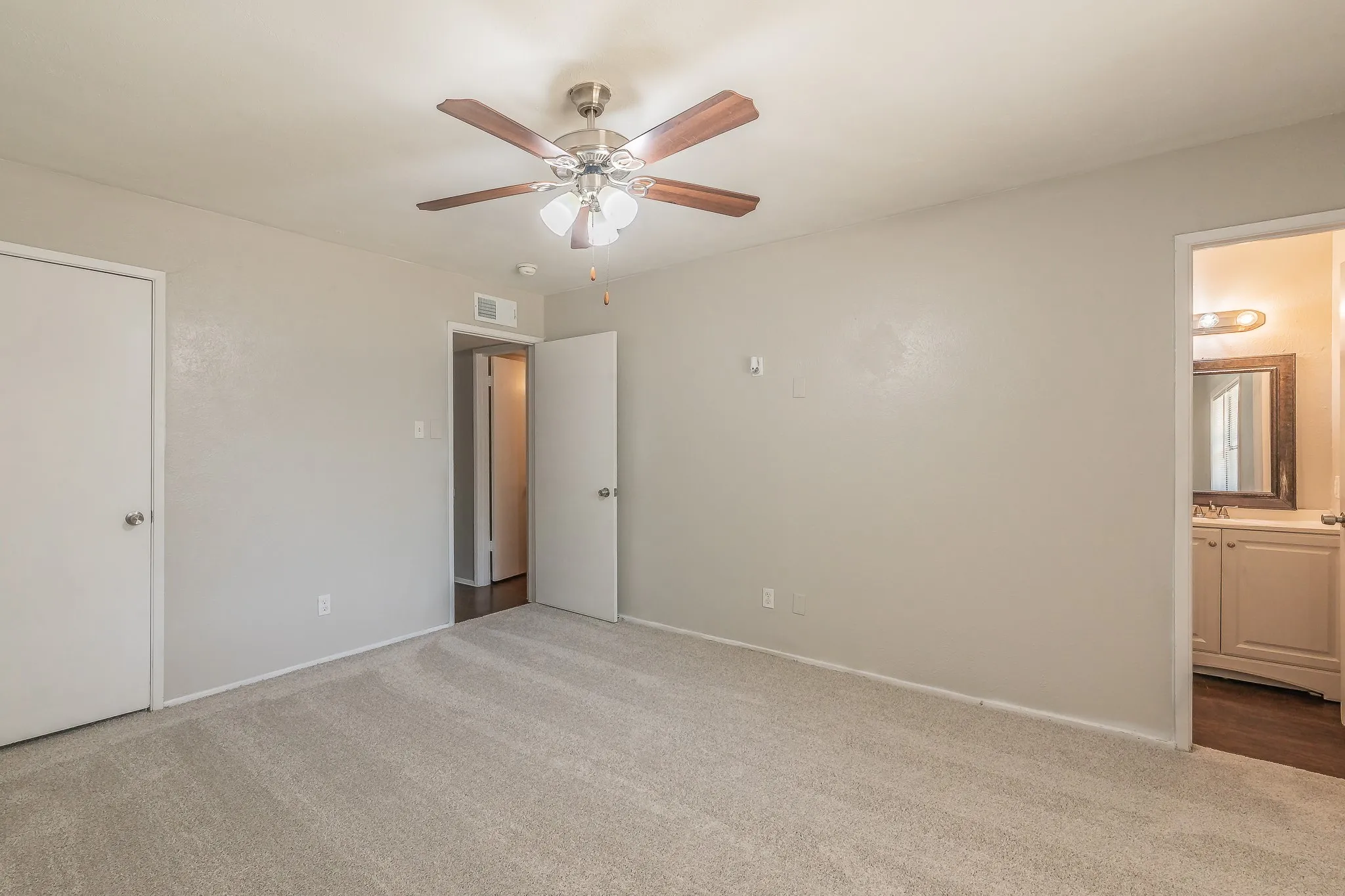 Single Family Residence For Sale in Tarrant County , 2817 Eddie Place, Fort Worth, Texas 76140, 3 Bedroom, 2 Bathroom, 2 Garage spaces, 1,153 Sqft, built in 1978, mls#21353483, Real Estate Agent in Fort Worth, Homes For Sale in Tarrant county, Homes For Sale in Fort Worth, Realtor in Fort Worth Texas, Real Estate Brokerage Independent Realty Texas, Luminita Cordes Realtor