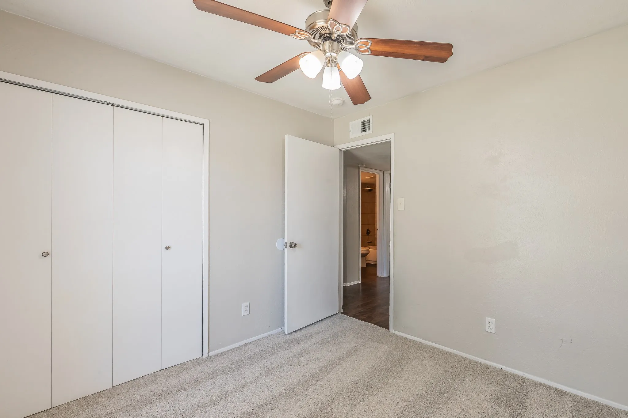 Single Family Residence For Sale in Tarrant County , 2817 Eddie Place, Fort Worth, Texas 76140, 3 Bedroom, 2 Bathroom, 2 Garage spaces, 1,153 Sqft, built in 1978, mls#21353483, Real Estate Agent in Fort Worth, Homes For Sale in Tarrant county, Homes For Sale in Fort Worth, Realtor in Fort Worth Texas, Real Estate Brokerage Independent Realty Texas, Luminita Cordes Realtor