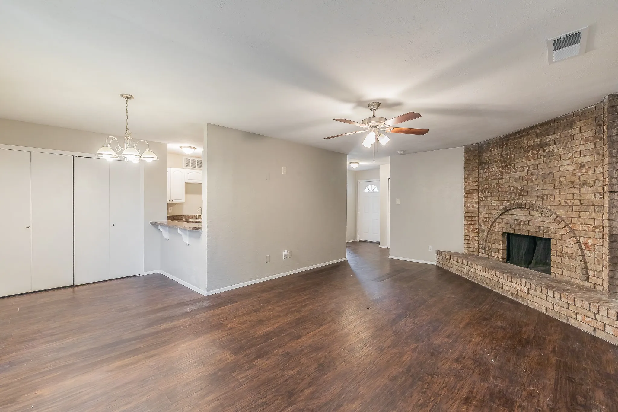 Single Family Residence For Sale in Tarrant County , 2817 Eddie Place, Fort Worth, Texas 76140, 3 Bedroom, 2 Bathroom, 2 Garage spaces, 1,153 Sqft, built in 1978, mls#21353483, Real Estate Agent in Fort Worth, Homes For Sale in Tarrant county, Homes For Sale in Fort Worth, Realtor in Fort Worth Texas, Real Estate Brokerage Independent Realty Texas, Luminita Cordes Realtor