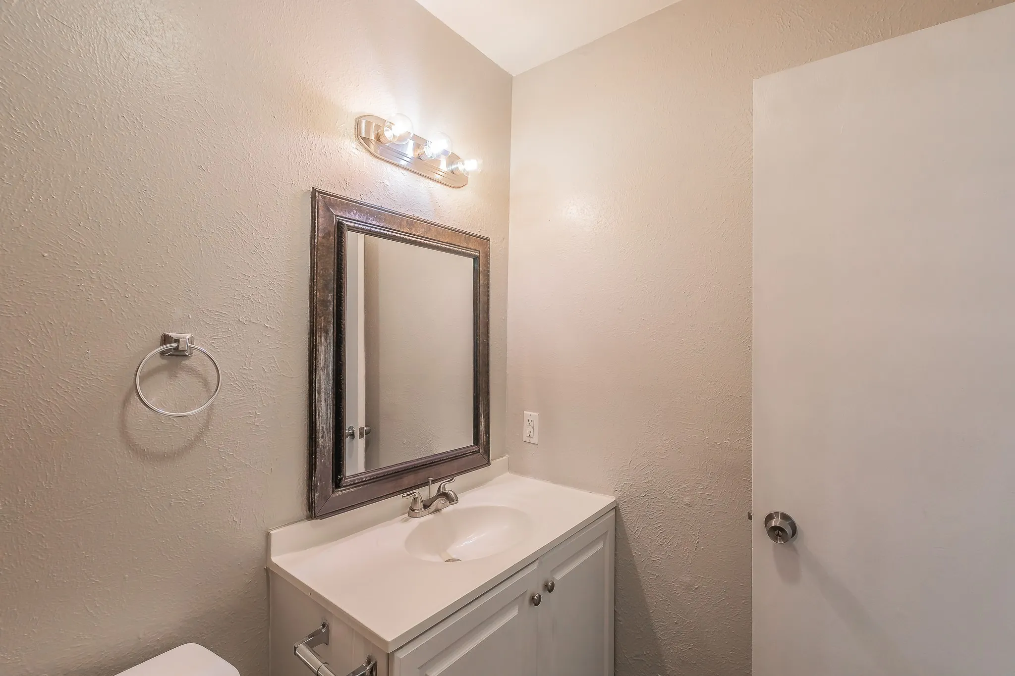 Single Family Residence For Sale in Tarrant County , 2817 Eddie Place, Fort Worth, Texas 76140, 3 Bedroom, 2 Bathroom, 2 Garage spaces, 1,153 Sqft, built in 1978, mls#21353483, Real Estate Agent in Fort Worth, Homes For Sale in Tarrant county, Homes For Sale in Fort Worth, Realtor in Fort Worth Texas, Real Estate Brokerage Independent Realty Texas, Luminita Cordes Realtor