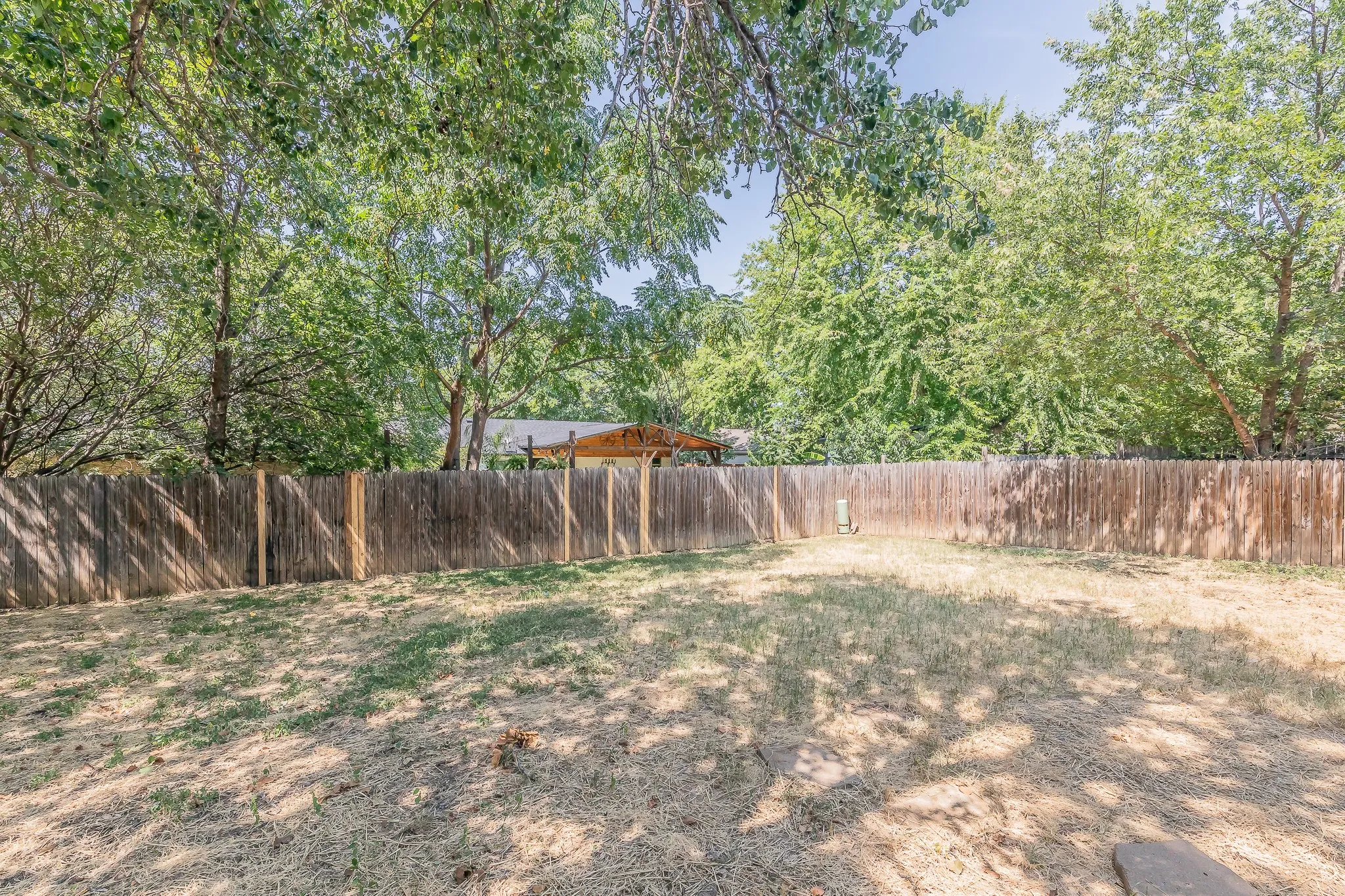 Single Family Residence For Sale in Tarrant County , 2817 Eddie Place, Fort Worth, Texas 76140, 3 Bedroom, 2 Bathroom, 2 Garage spaces, 1,153 Sqft, built in 1978, mls#21353483, Real Estate Agent in Fort Worth, Homes For Sale in Tarrant county, Homes For Sale in Fort Worth, Realtor in Fort Worth Texas, Real Estate Brokerage Independent Realty Texas, Luminita Cordes Realtor