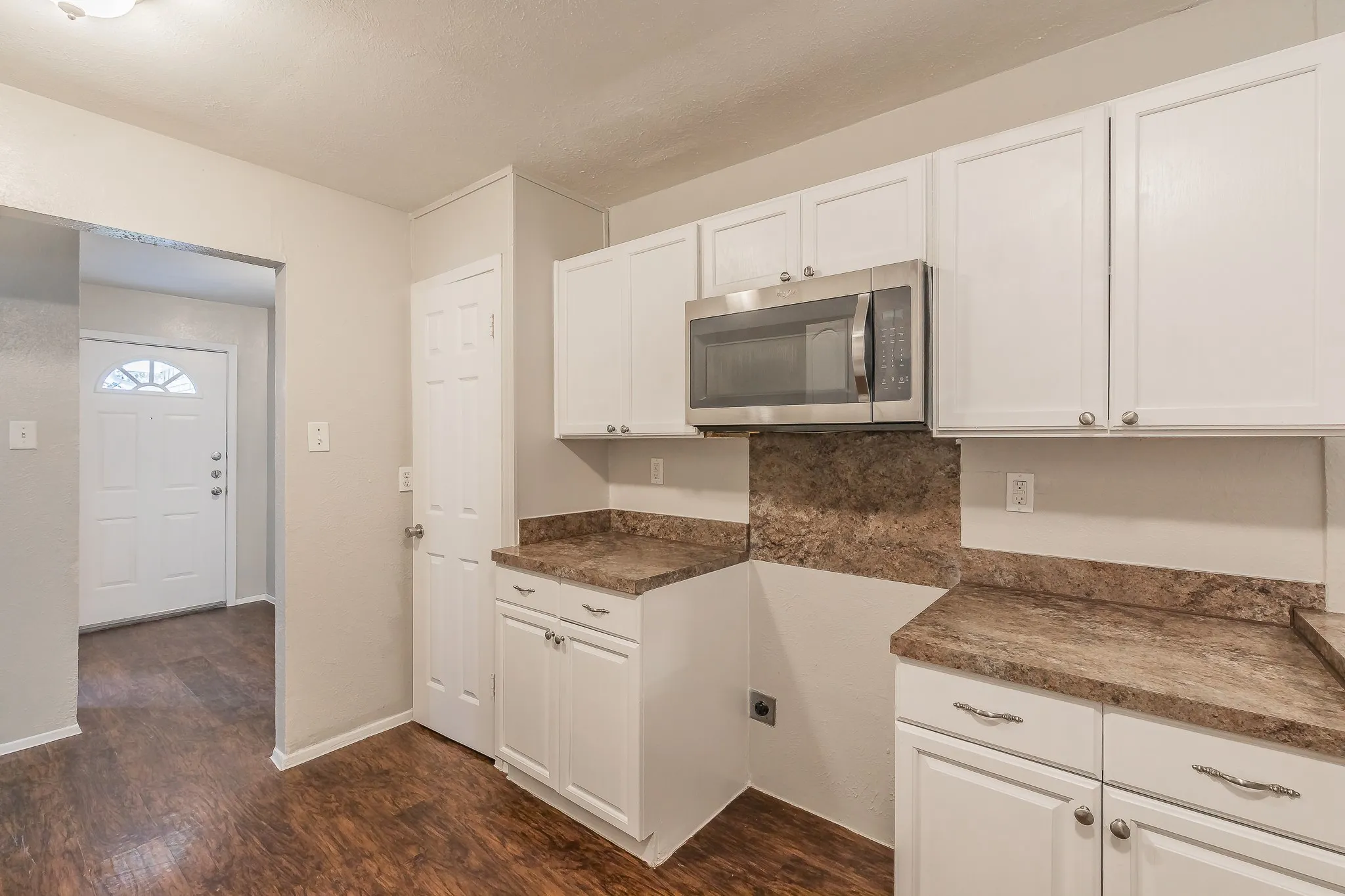 Single Family Residence For Sale in Tarrant County , 2817 Eddie Place, Fort Worth, Texas 76140, 3 Bedroom, 2 Bathroom, 2 Garage spaces, 1,153 Sqft, built in 1978, mls#21353483, Real Estate Agent in Fort Worth, Homes For Sale in Tarrant county, Homes For Sale in Fort Worth, Realtor in Fort Worth Texas, Real Estate Brokerage Independent Realty Texas, Luminita Cordes Realtor