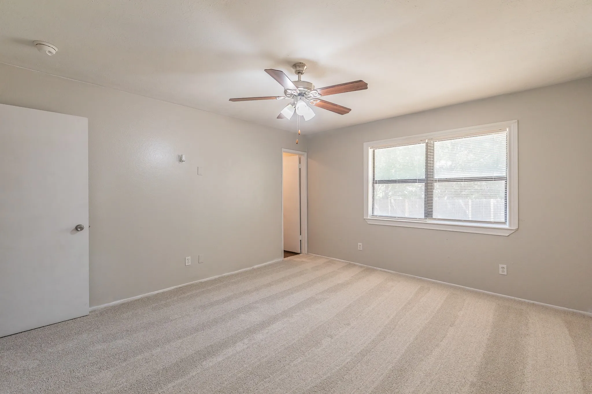 Single Family Residence For Sale in Tarrant County , 2817 Eddie Place, Fort Worth, Texas 76140, 3 Bedroom, 2 Bathroom, 2 Garage spaces, 1,153 Sqft, built in 1978, mls#21353483, Real Estate Agent in Fort Worth, Homes For Sale in Tarrant county, Homes For Sale in Fort Worth, Realtor in Fort Worth Texas, Real Estate Brokerage Independent Realty Texas, Luminita Cordes Realtor