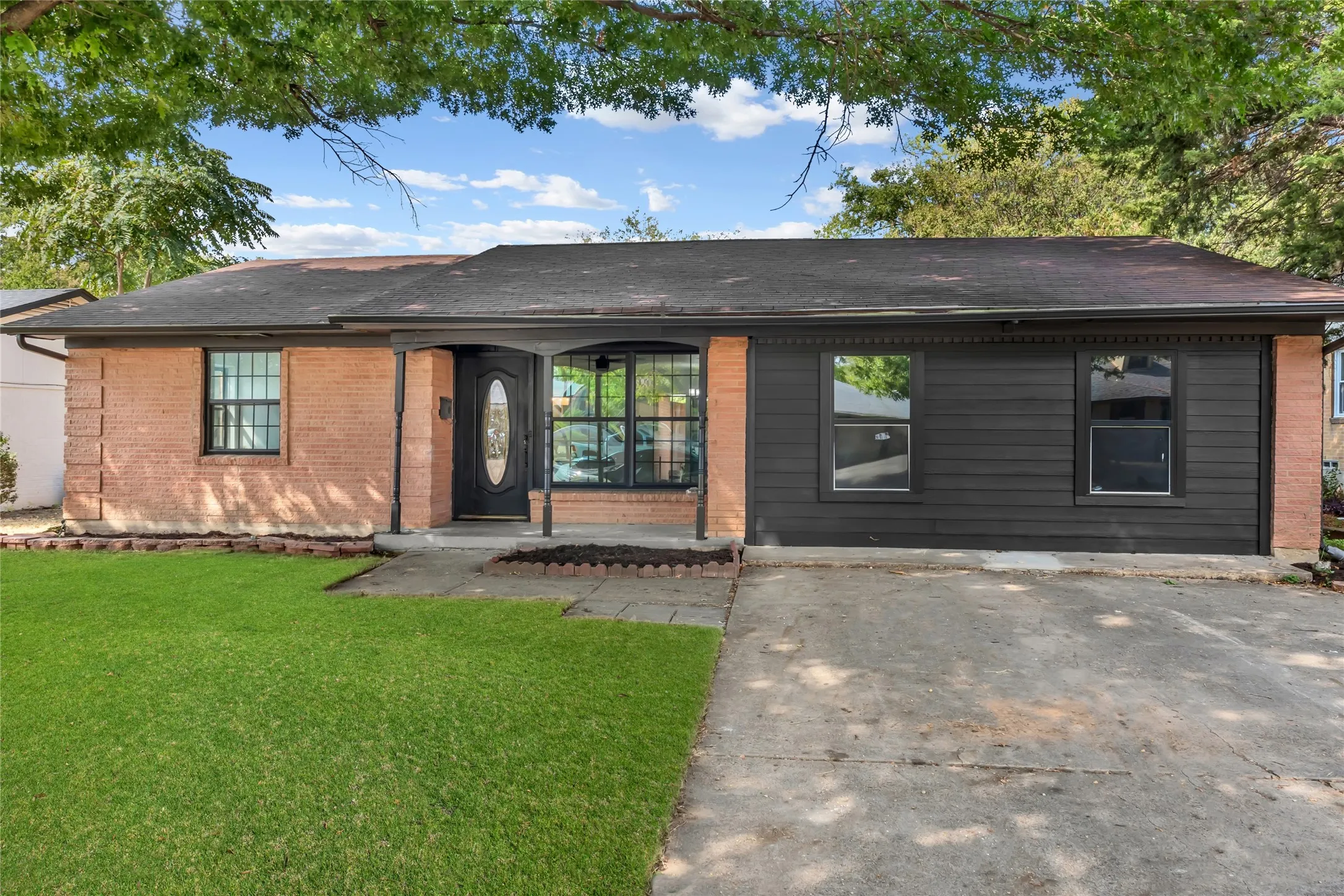 Single Family Residence For Sale in Dallas County , 7207 Greenspan Avenue, Dallas, Texas 75232, 3 Bedroom, 2 Bathroom, Garage spaces, 1,650 Sqft, built in 1958, mls#21351249, Real Estate Agent in Dallas, Homes For Sale in Dallas county, Homes For Sale in Dallas, Realtor in Dallas Texas, Real Estate Brokerage Independent Realty Texas, Luminita Cordes Realtor