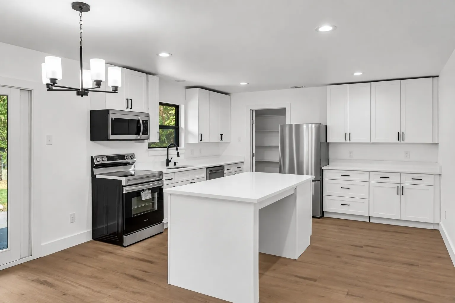Single Family Residence For Sale in Dallas County , 7207 Greenspan Avenue, Dallas, Texas 75232, 3 Bedroom, 2 Bathroom, Garage spaces, 1,650 Sqft, built in 1958, mls#21351249, Real Estate Agent in Dallas, Homes For Sale in Dallas county, Homes For Sale in Dallas, Realtor in Dallas Texas, Real Estate Brokerage Independent Realty Texas, Luminita Cordes Realtor