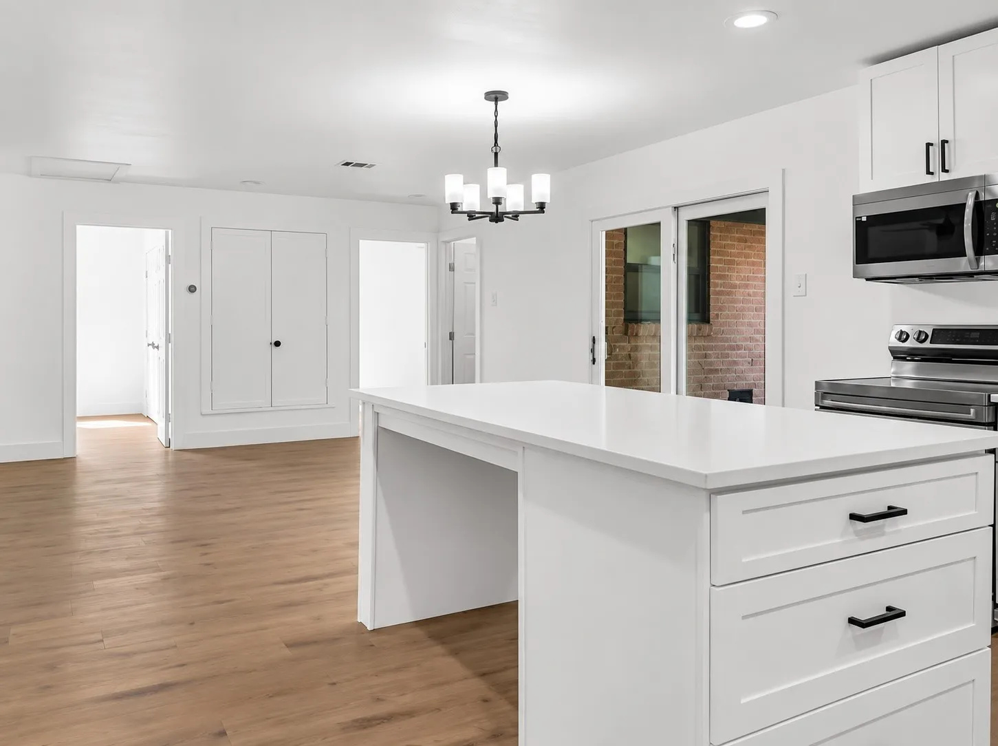 Single Family Residence For Sale in Dallas County , 7207 Greenspan Avenue, Dallas, Texas 75232, 3 Bedroom, 2 Bathroom, Garage spaces, 1,650 Sqft, built in 1958, mls#21351249, Real Estate Agent in Dallas, Homes For Sale in Dallas county, Homes For Sale in Dallas, Realtor in Dallas Texas, Real Estate Brokerage Independent Realty Texas, Luminita Cordes Realtor
