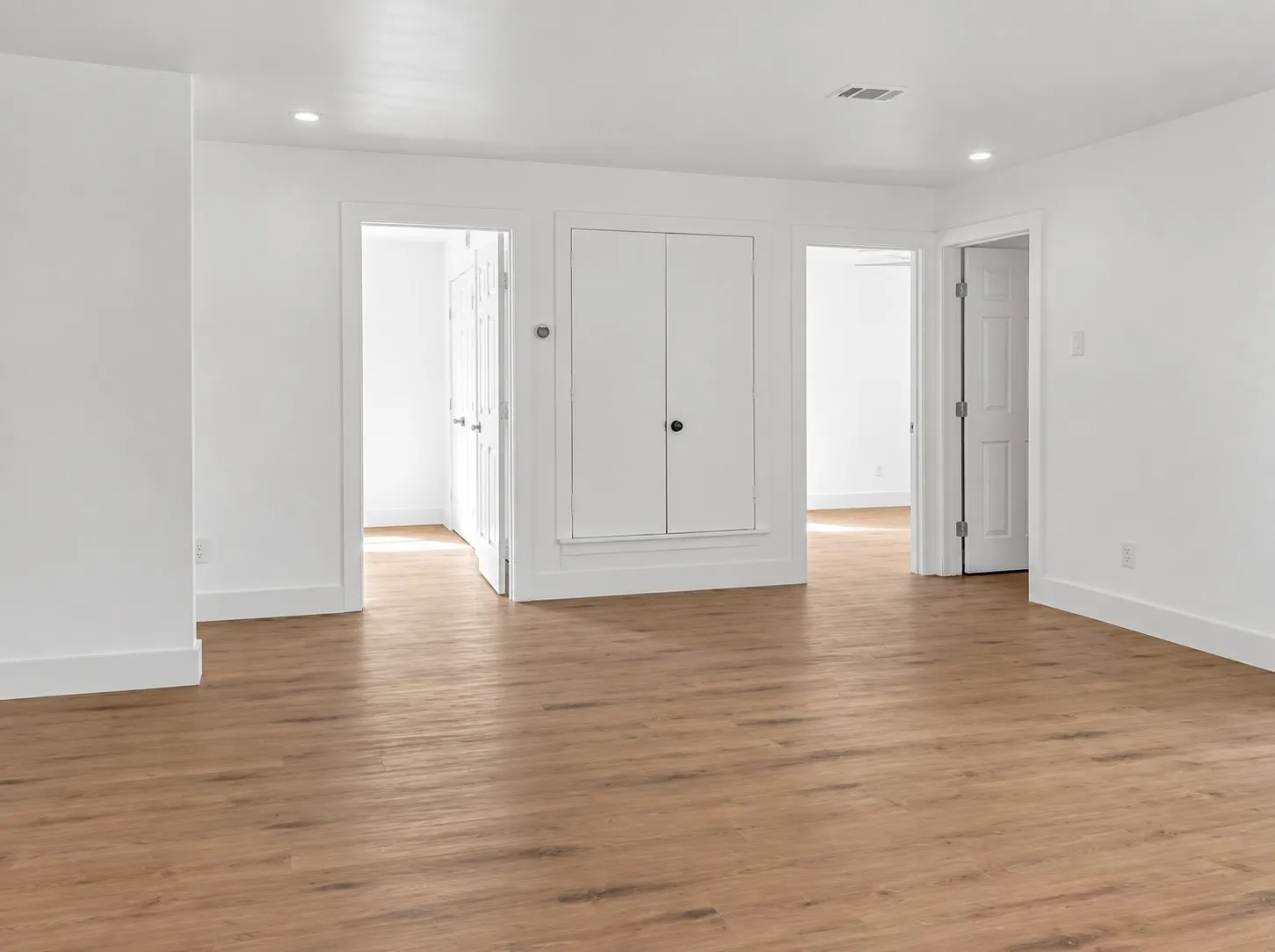 Single Family Residence For Sale in Dallas County , 7207 Greenspan Avenue, Dallas, Texas 75232, 3 Bedroom, 2 Bathroom, Garage spaces, 1,650 Sqft, built in 1958, mls#21351249, Real Estate Agent in Dallas, Homes For Sale in Dallas county, Homes For Sale in Dallas, Realtor in Dallas Texas, Real Estate Brokerage Independent Realty Texas, Luminita Cordes Realtor