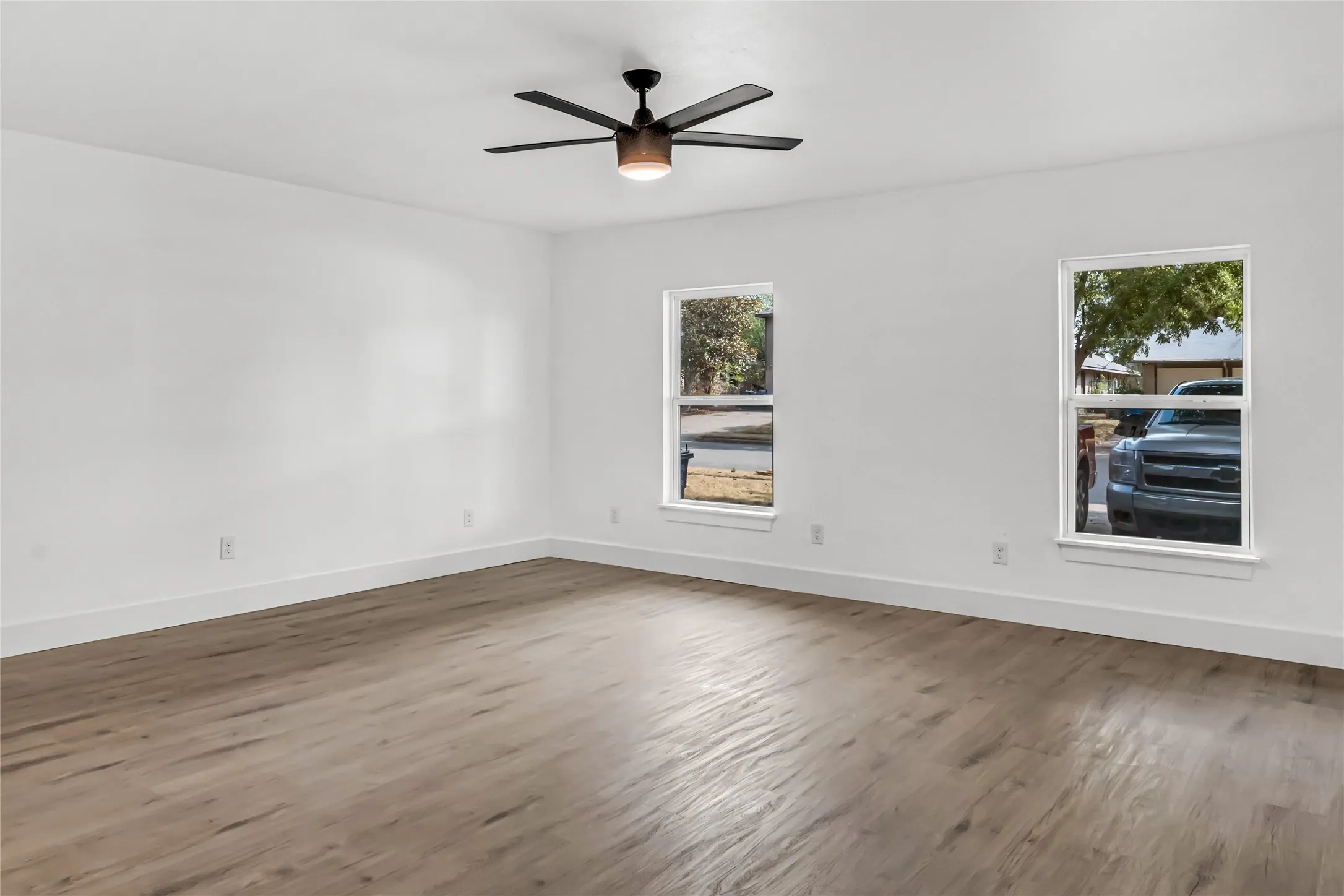 Single Family Residence For Sale in Dallas County , 7207 Greenspan Avenue, Dallas, Texas 75232, 3 Bedroom, 2 Bathroom, Garage spaces, 1,650 Sqft, built in 1958, mls#21351249, Real Estate Agent in Dallas, Homes For Sale in Dallas county, Homes For Sale in Dallas, Realtor in Dallas Texas, Real Estate Brokerage Independent Realty Texas, Luminita Cordes Realtor