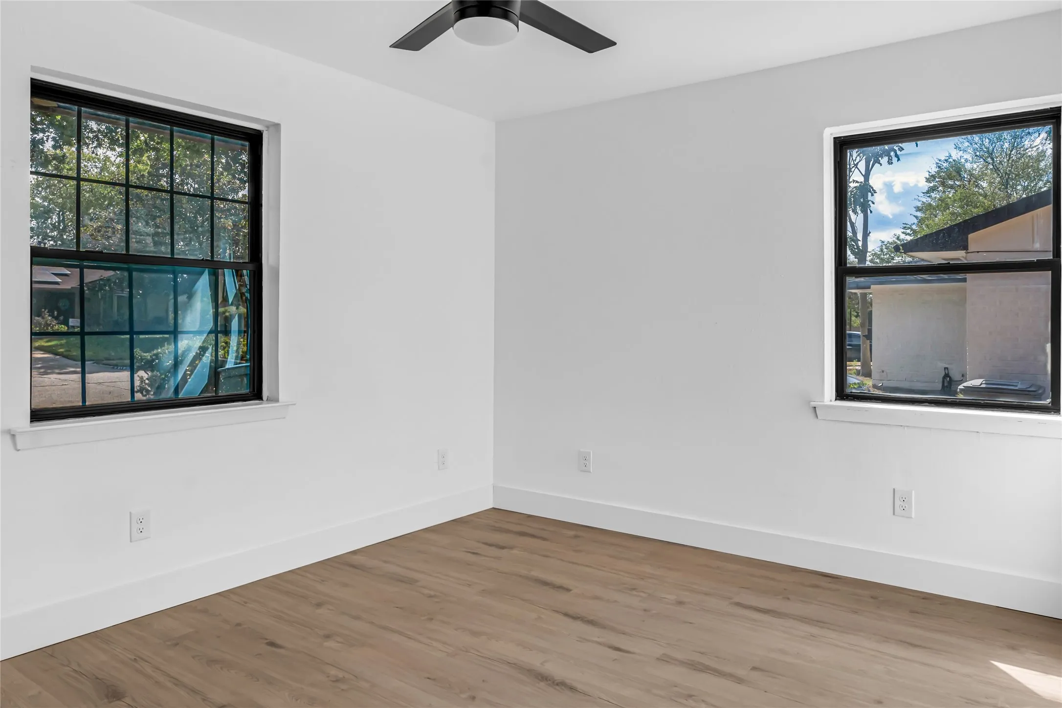 Single Family Residence For Sale in Dallas County , 7207 Greenspan Avenue, Dallas, Texas 75232, 3 Bedroom, 2 Bathroom, Garage spaces, 1,650 Sqft, built in 1958, mls#21351249, Real Estate Agent in Dallas, Homes For Sale in Dallas county, Homes For Sale in Dallas, Realtor in Dallas Texas, Real Estate Brokerage Independent Realty Texas, Luminita Cordes Realtor